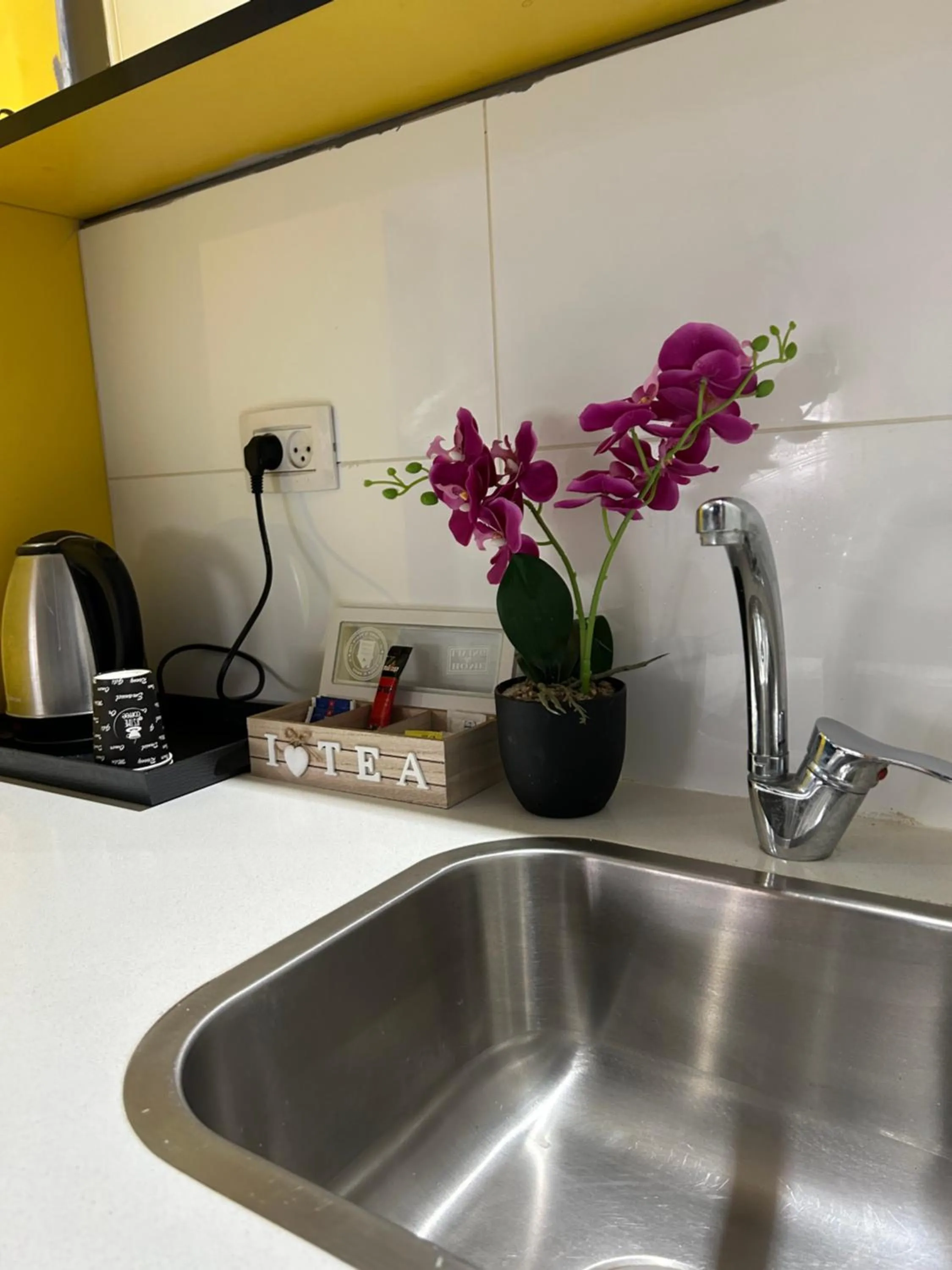 Kitchen or kitchenette in Amdar Hostel