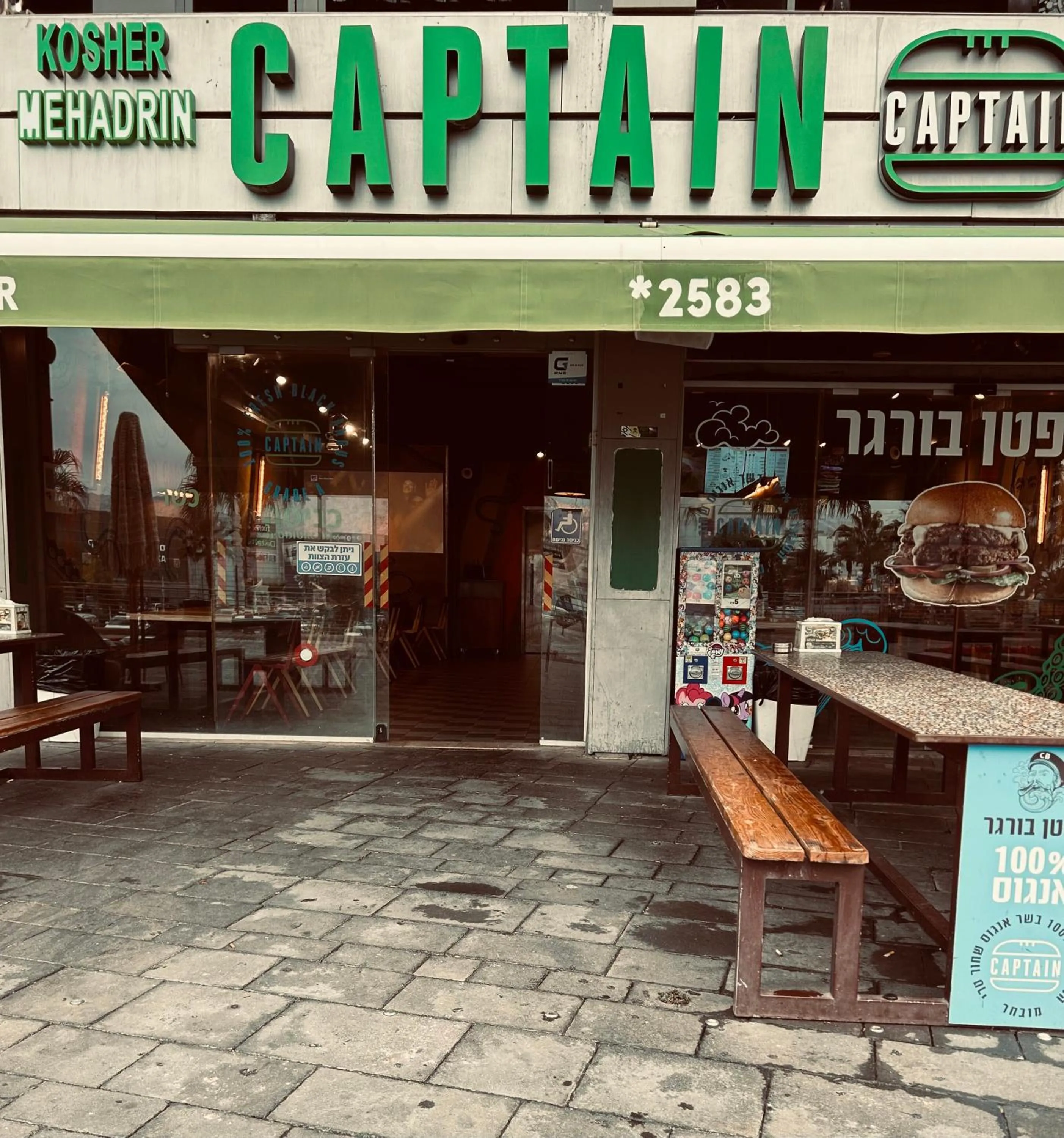 Restaurant/places to eat in Amdar Hostel