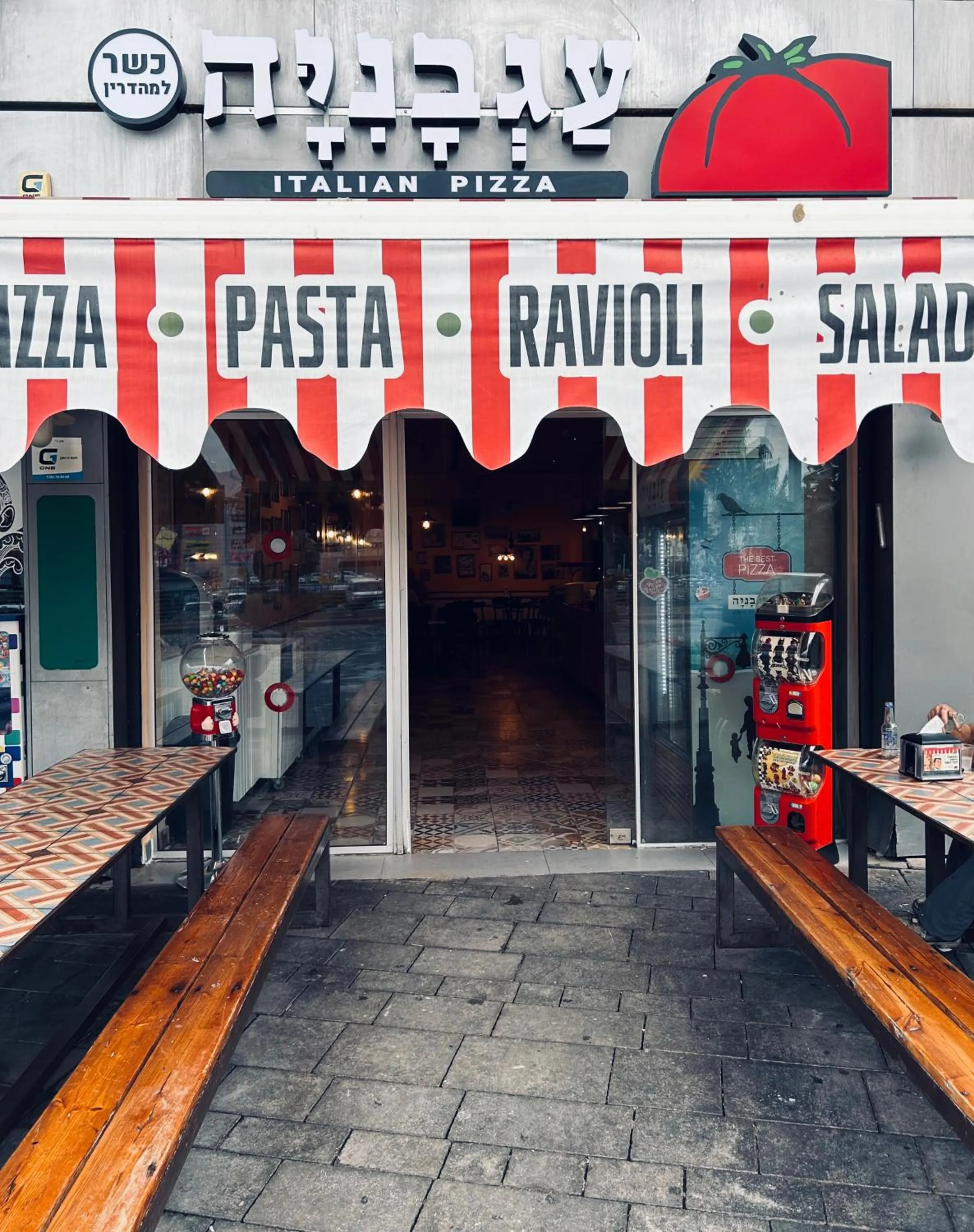 Restaurant/places to eat in Amdar Hostel