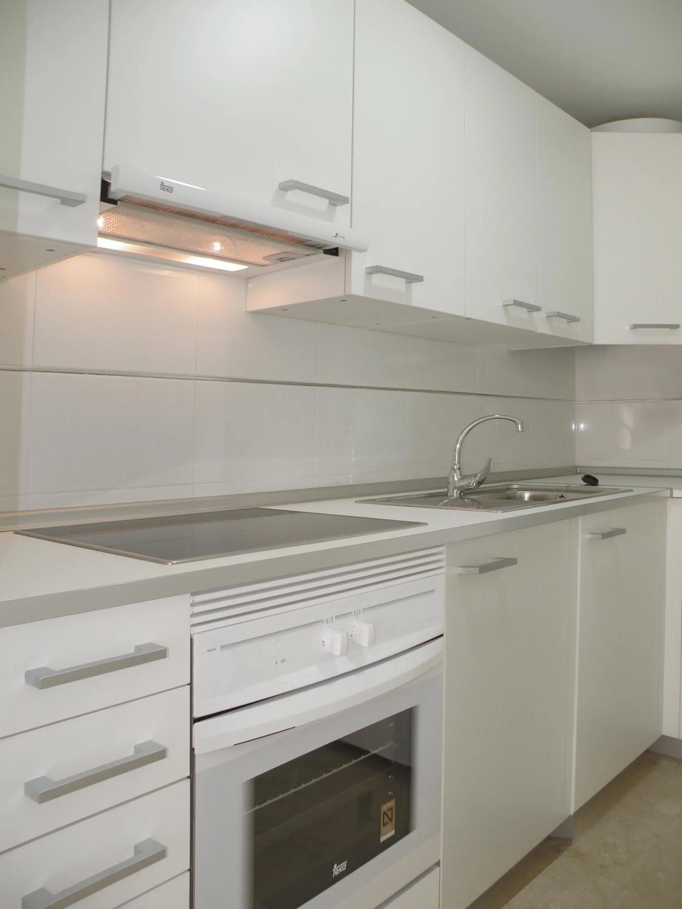 Kitchen or kitchenette in Apartamentos Doña Carmen