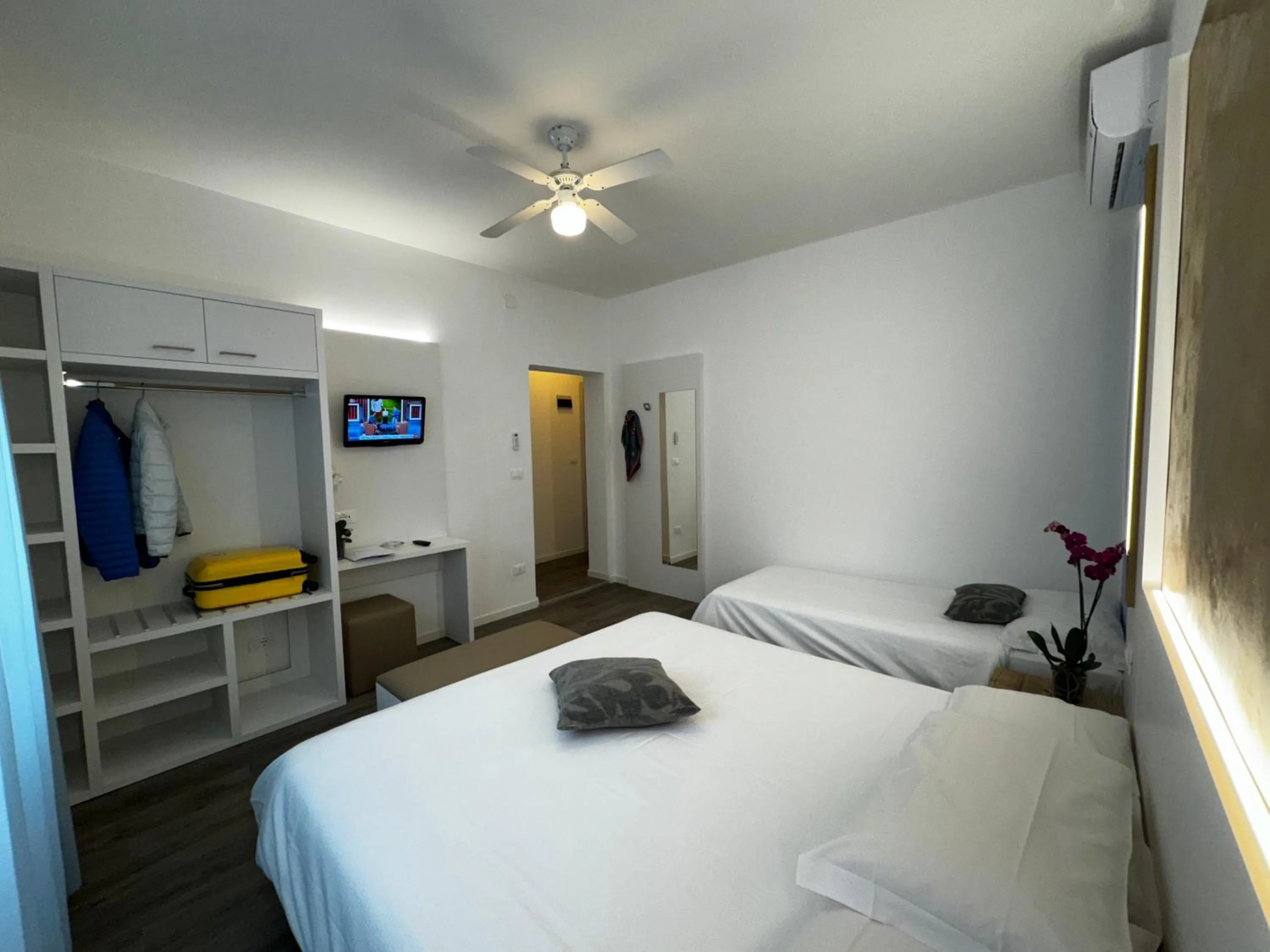 Spring, Bed in Hotel Etna