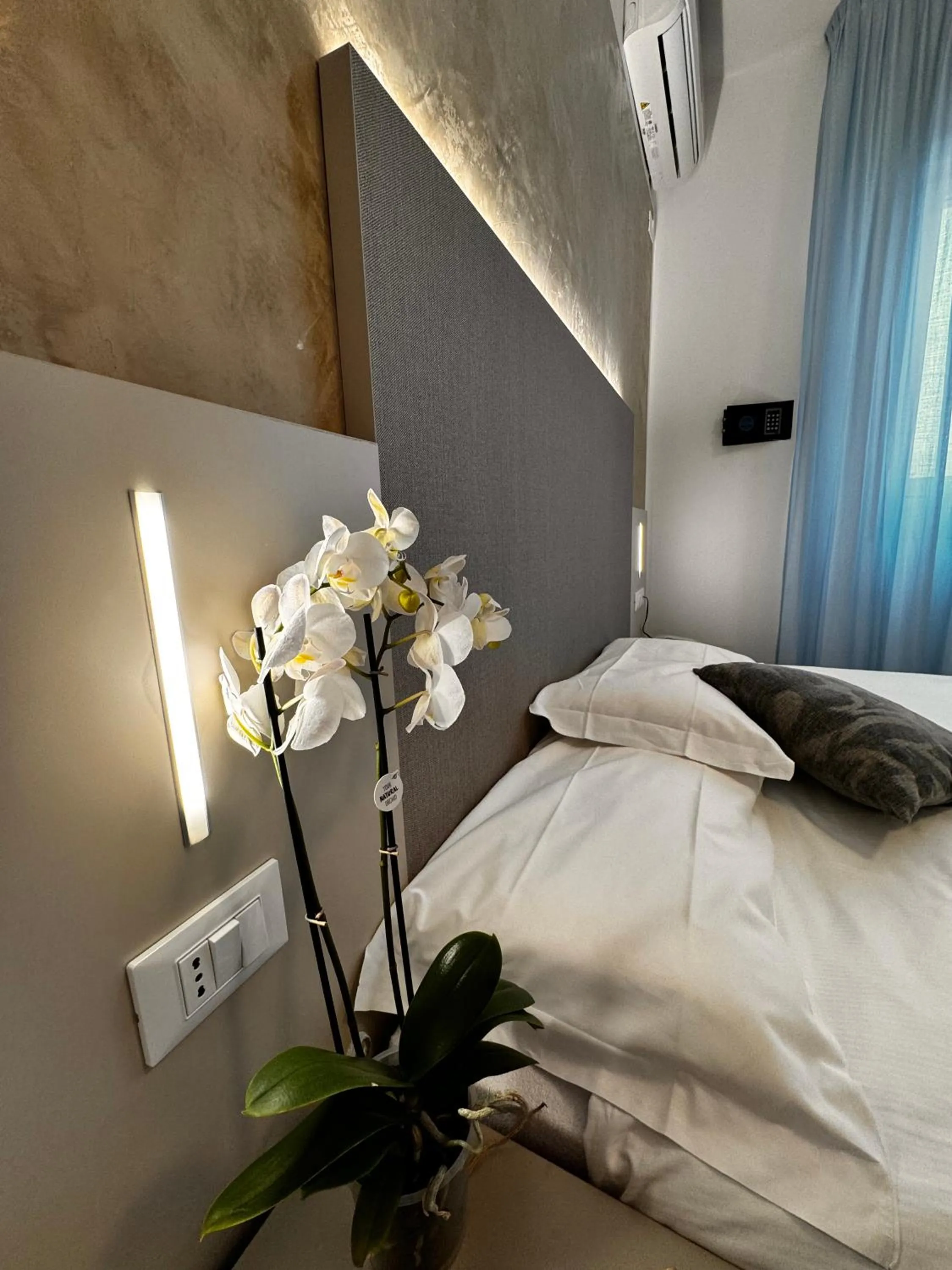 Day, Bed in Hotel Etna