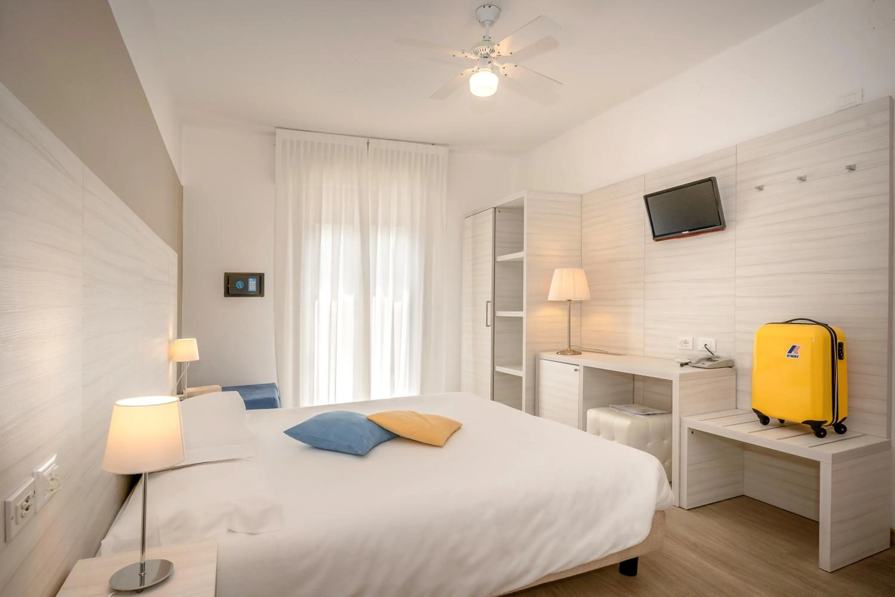 TV and multimedia, Bed in Hotel Etna