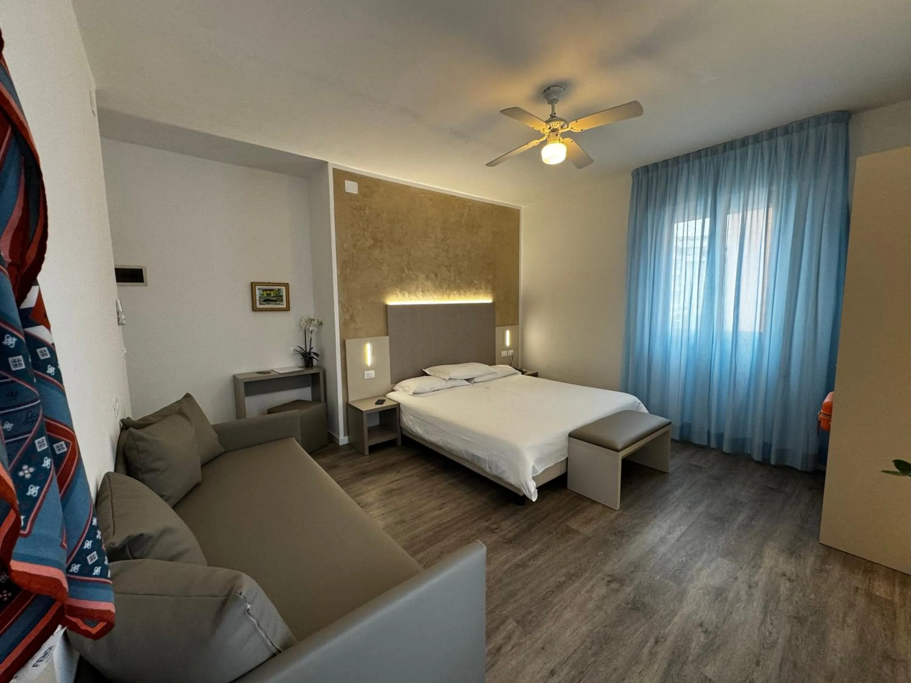 Balcony/Terrace, Bed in Hotel Etna