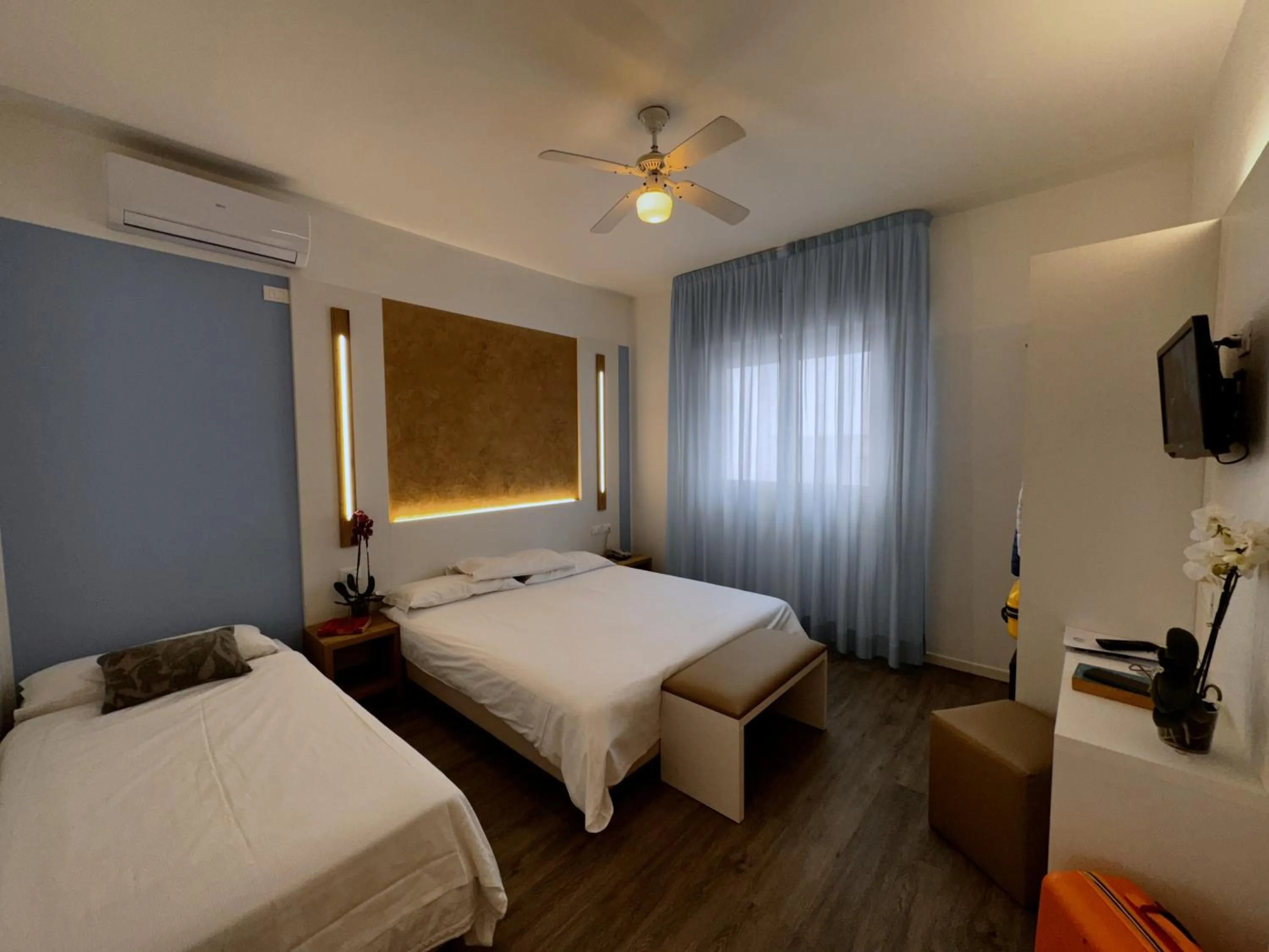 Photo of the whole room, Bed in Hotel Etna