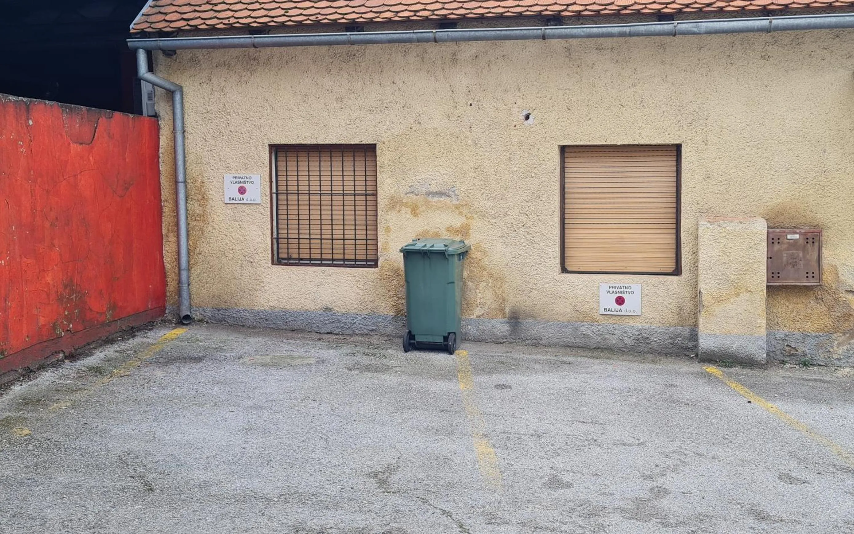 Parking in Rooms Lara