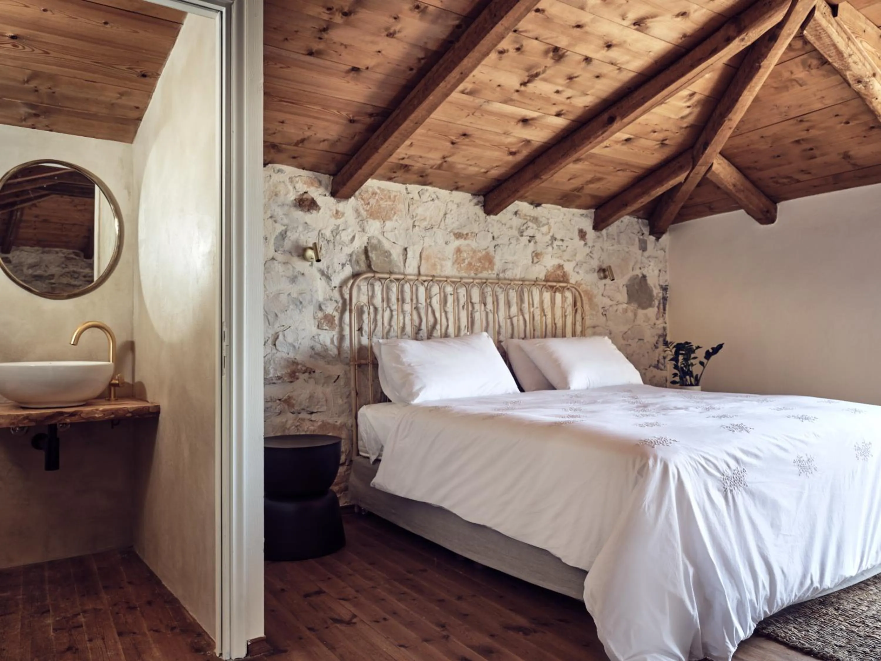 Bedroom, Bed in Leeda's Village