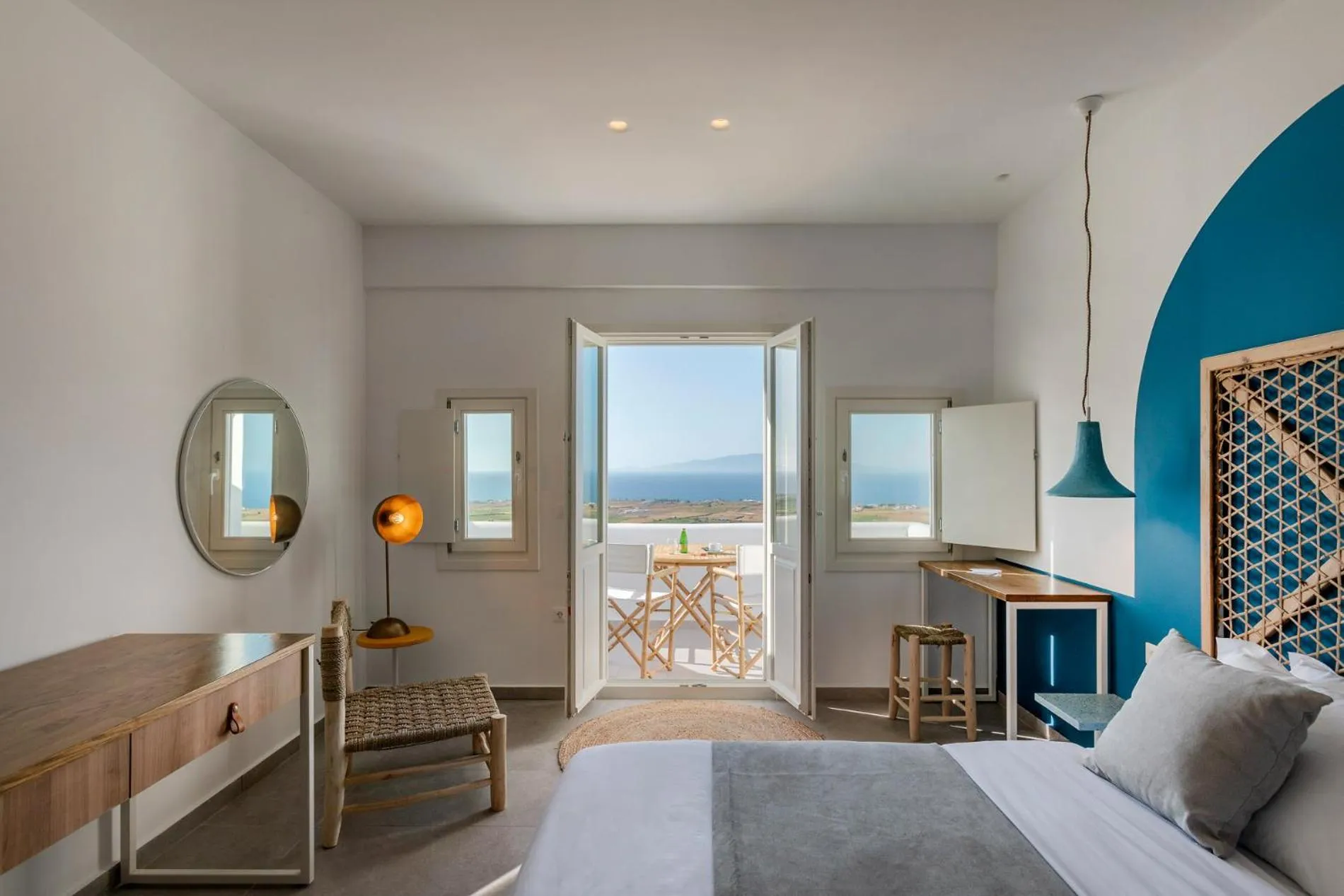 Balcony/Terrace, Bed in Secret View Hotel