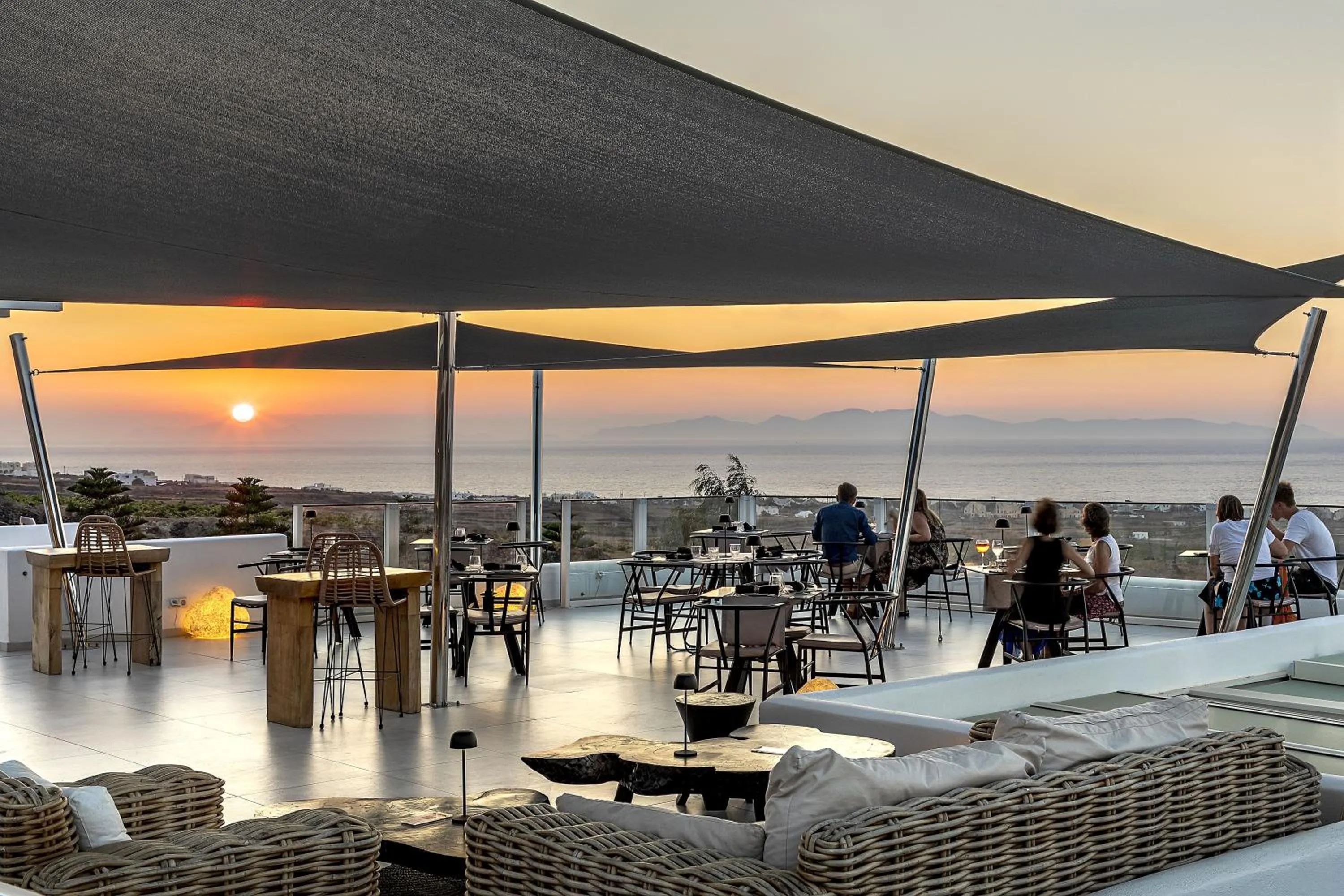 Restaurant/places to eat in Secret View Hotel