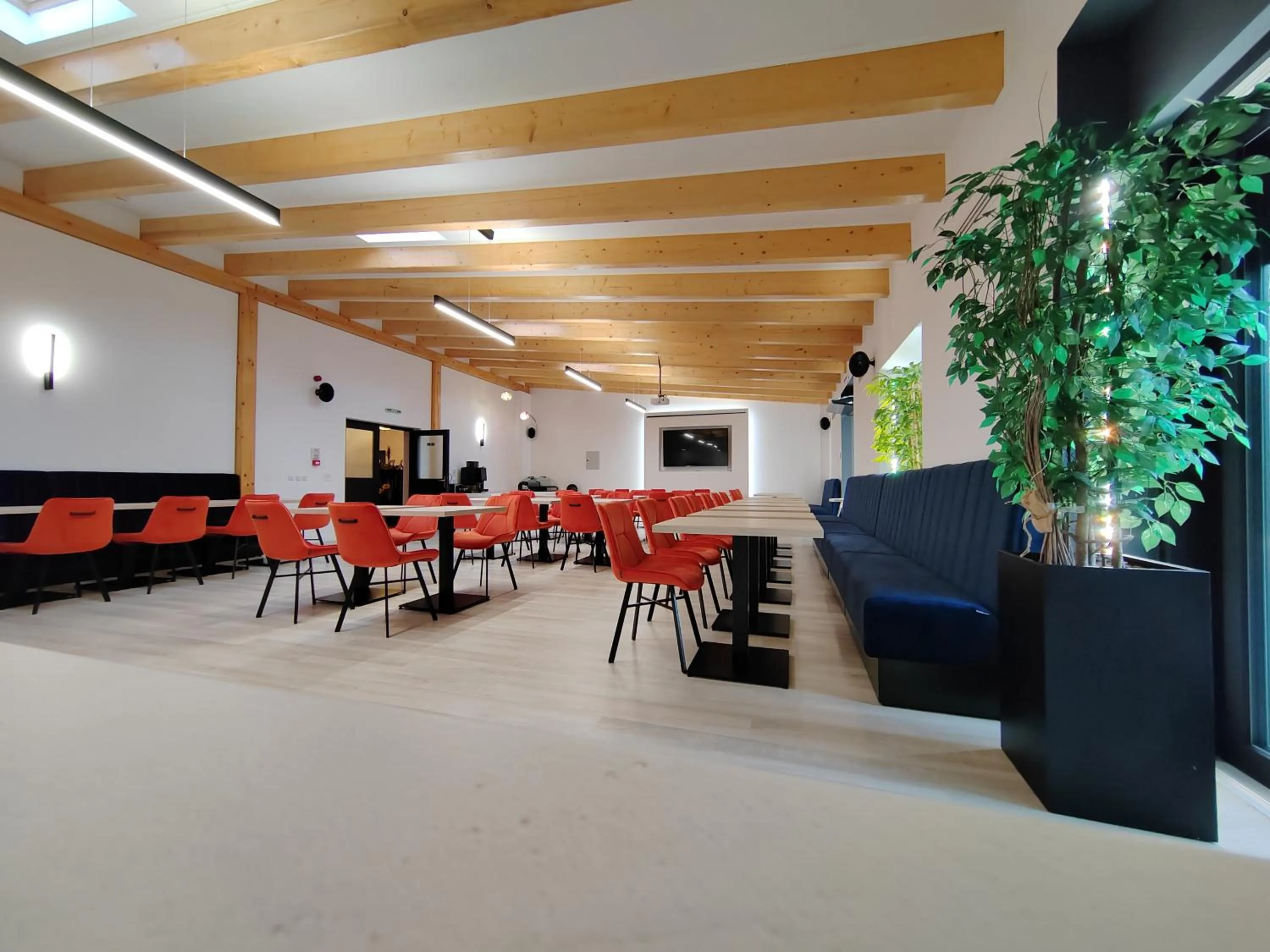 Restaurant/places to eat in Hotel Aldi