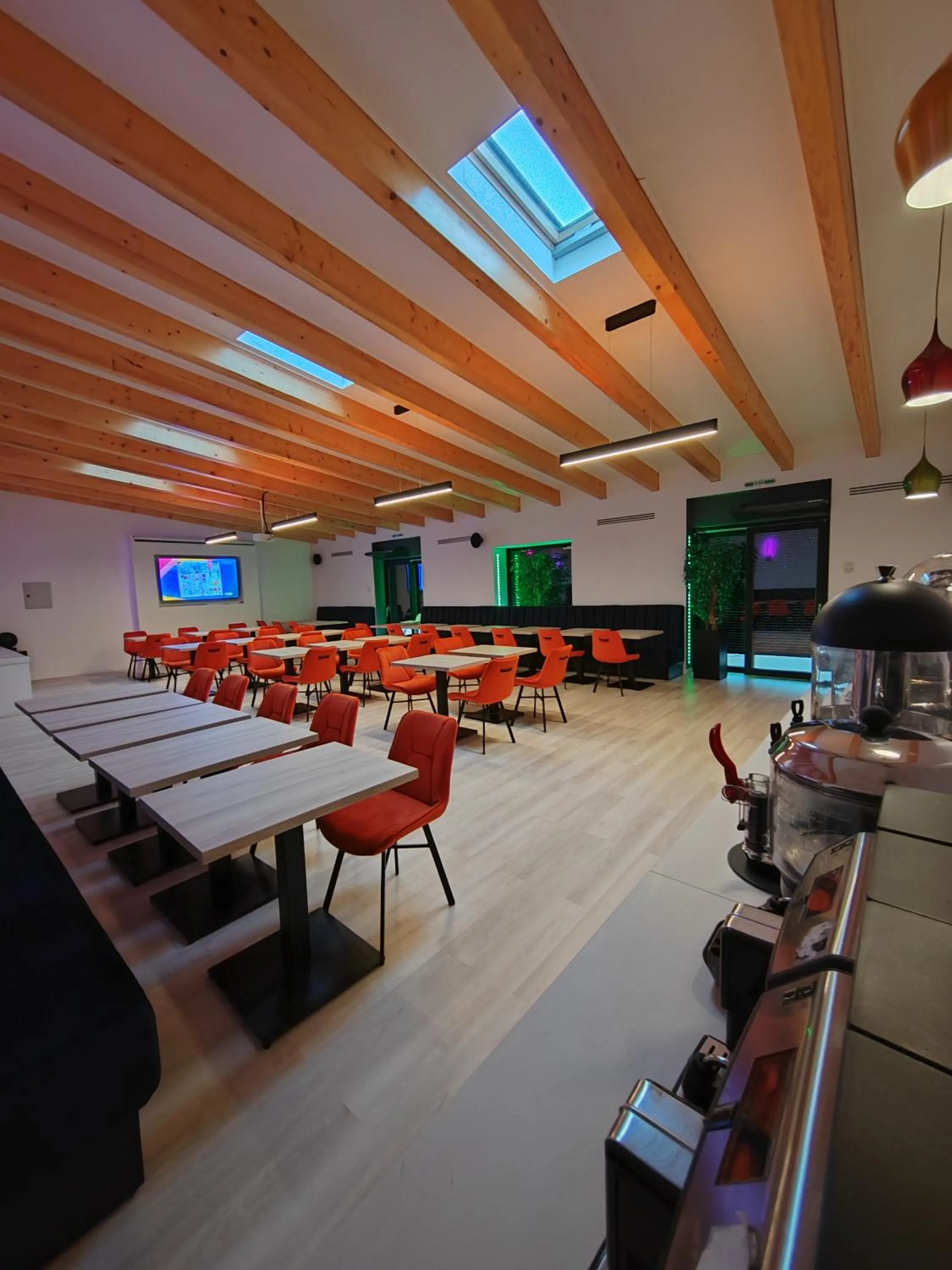 Restaurant/places to eat in Hotel Aldi