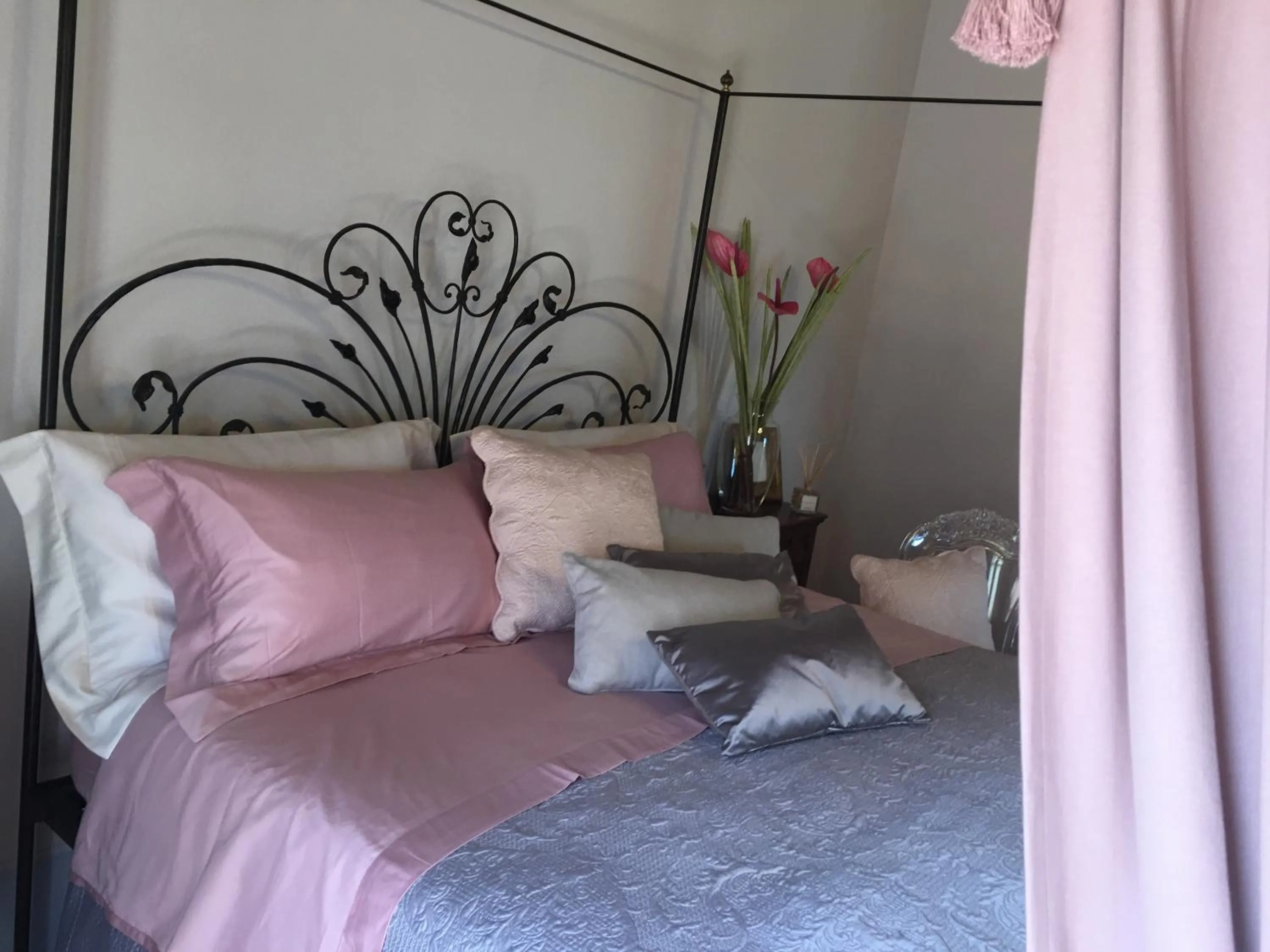 Bed in Cordella In Valdorcia Truffle and Olive Oil Resort