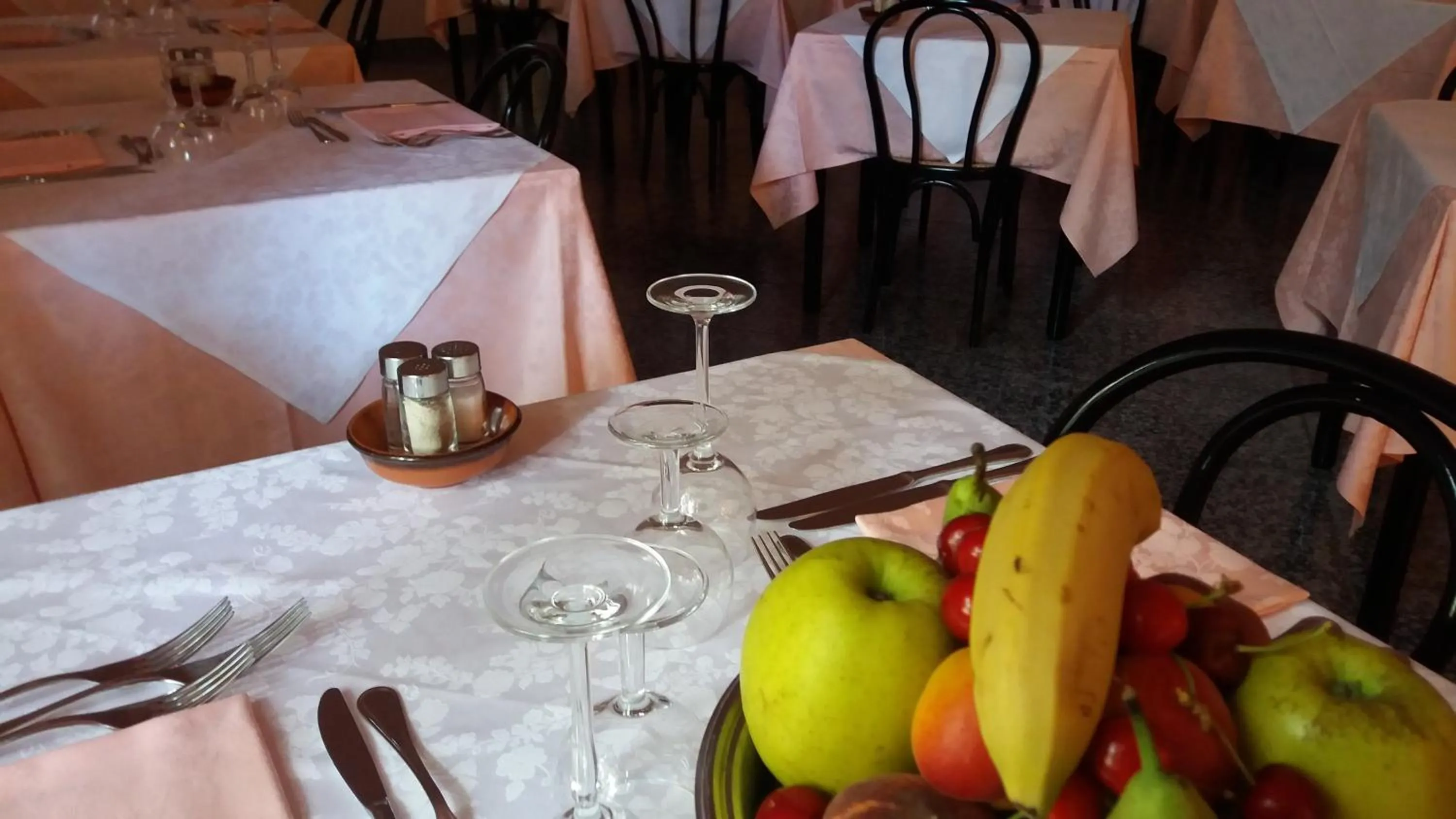 Restaurant/places to eat in Albergo Roma