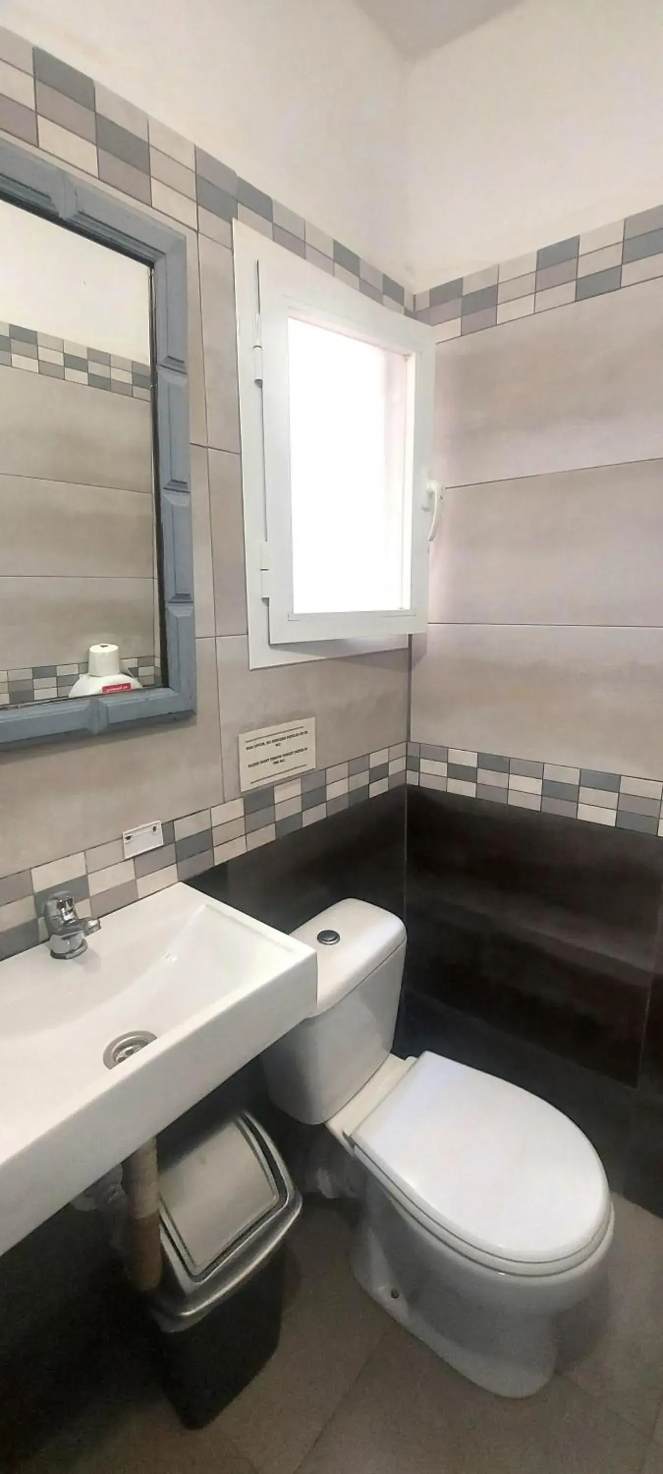 Economy Twin Room in Coordenadas Ibiza Economy Twin Room in Coordenadas Ibiza