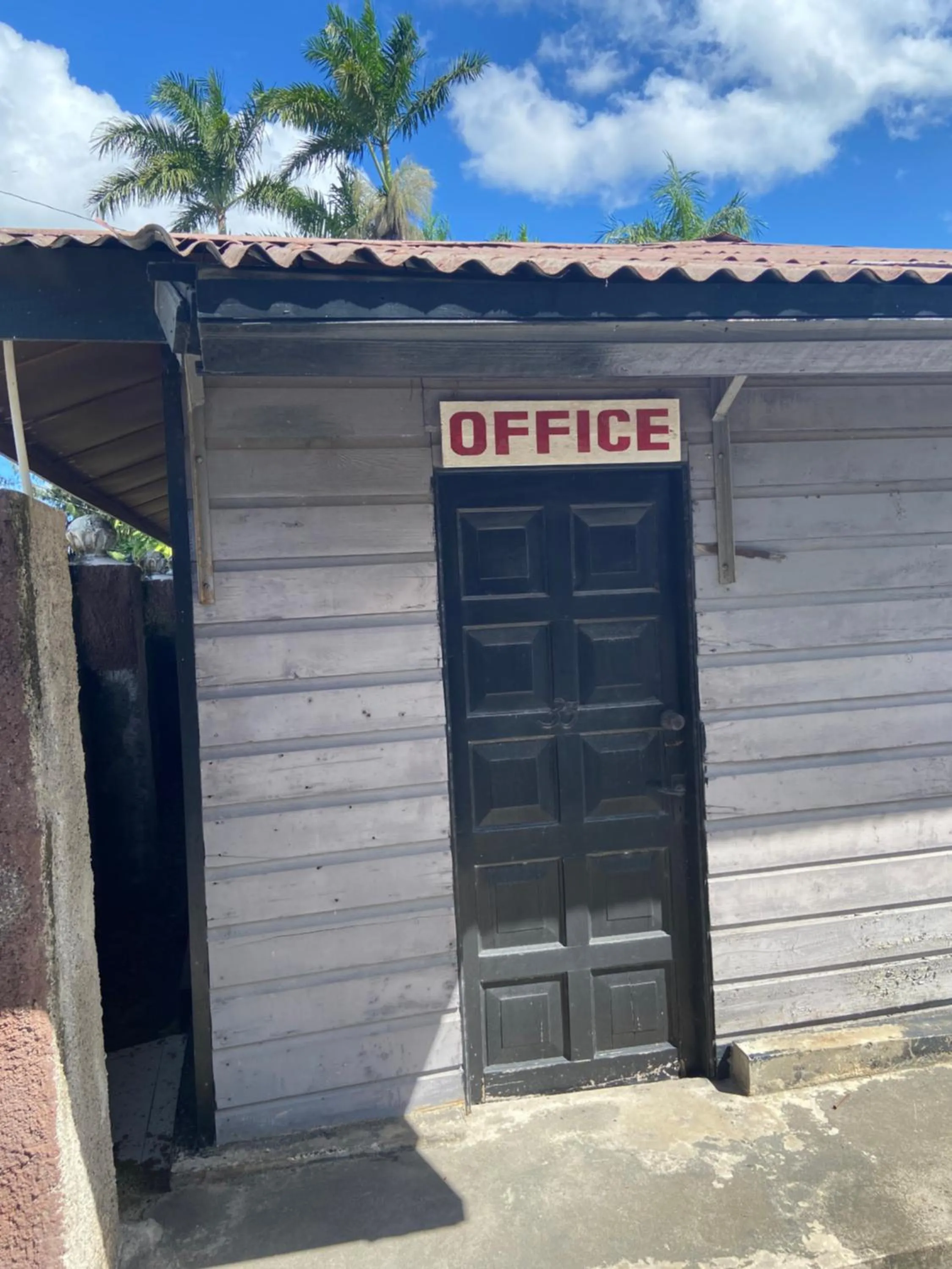 Facade/entrance in Westport Cottage