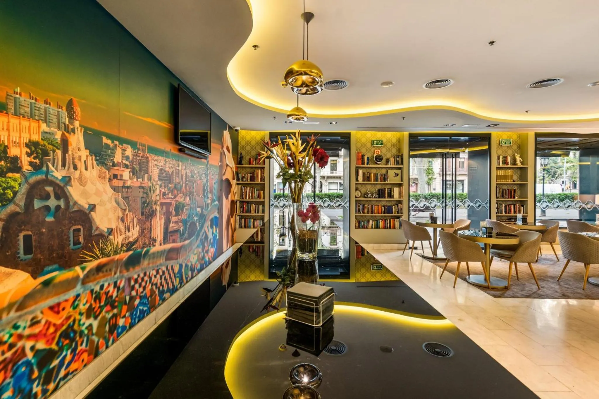 Lounge or bar in Hotel Indigo Barcelona - Plaza Catalunya 4Sup by IHG