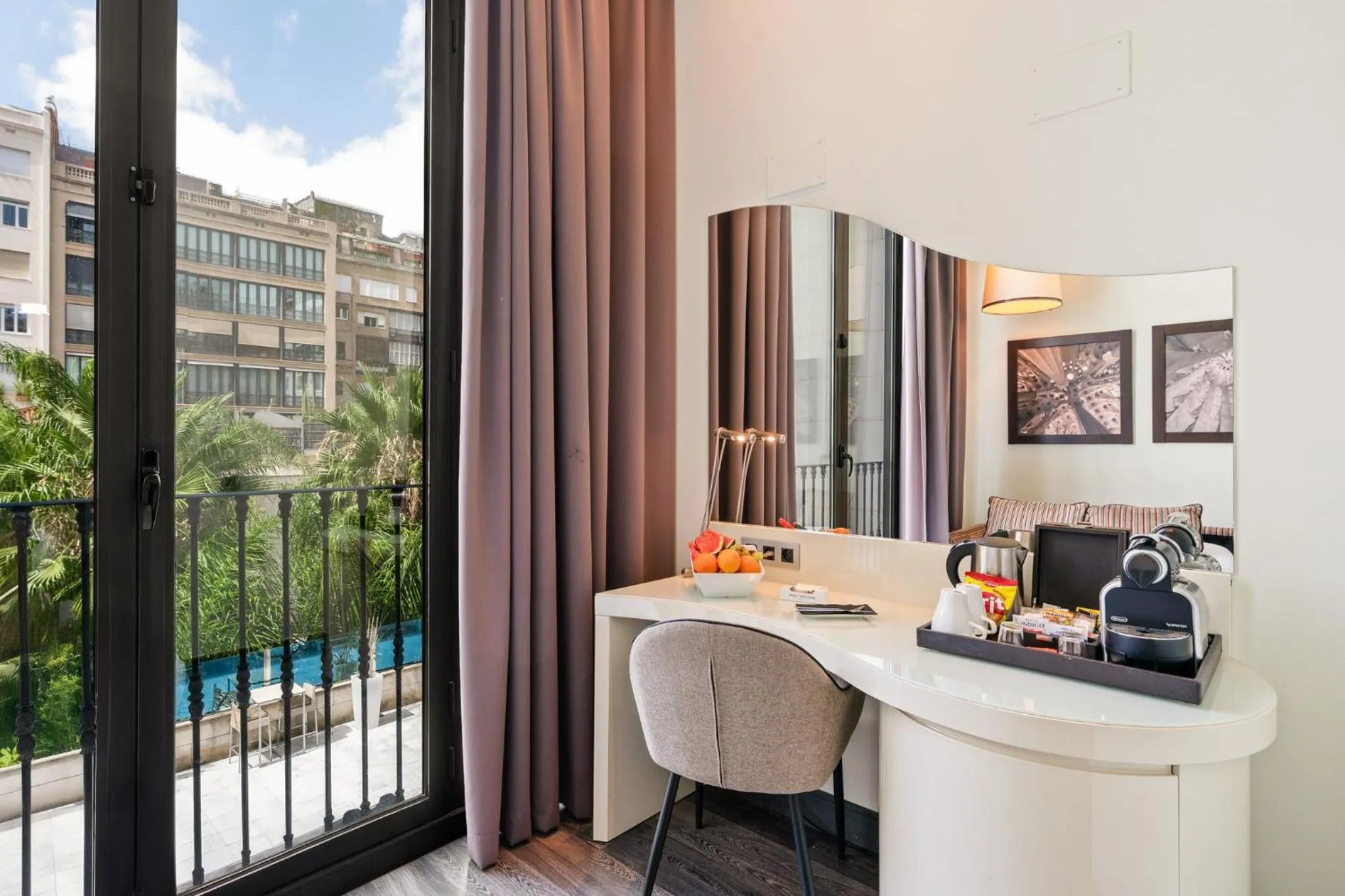 Photo of the whole room in Hotel Indigo Barcelona - Plaza Catalunya 4Sup by IHG