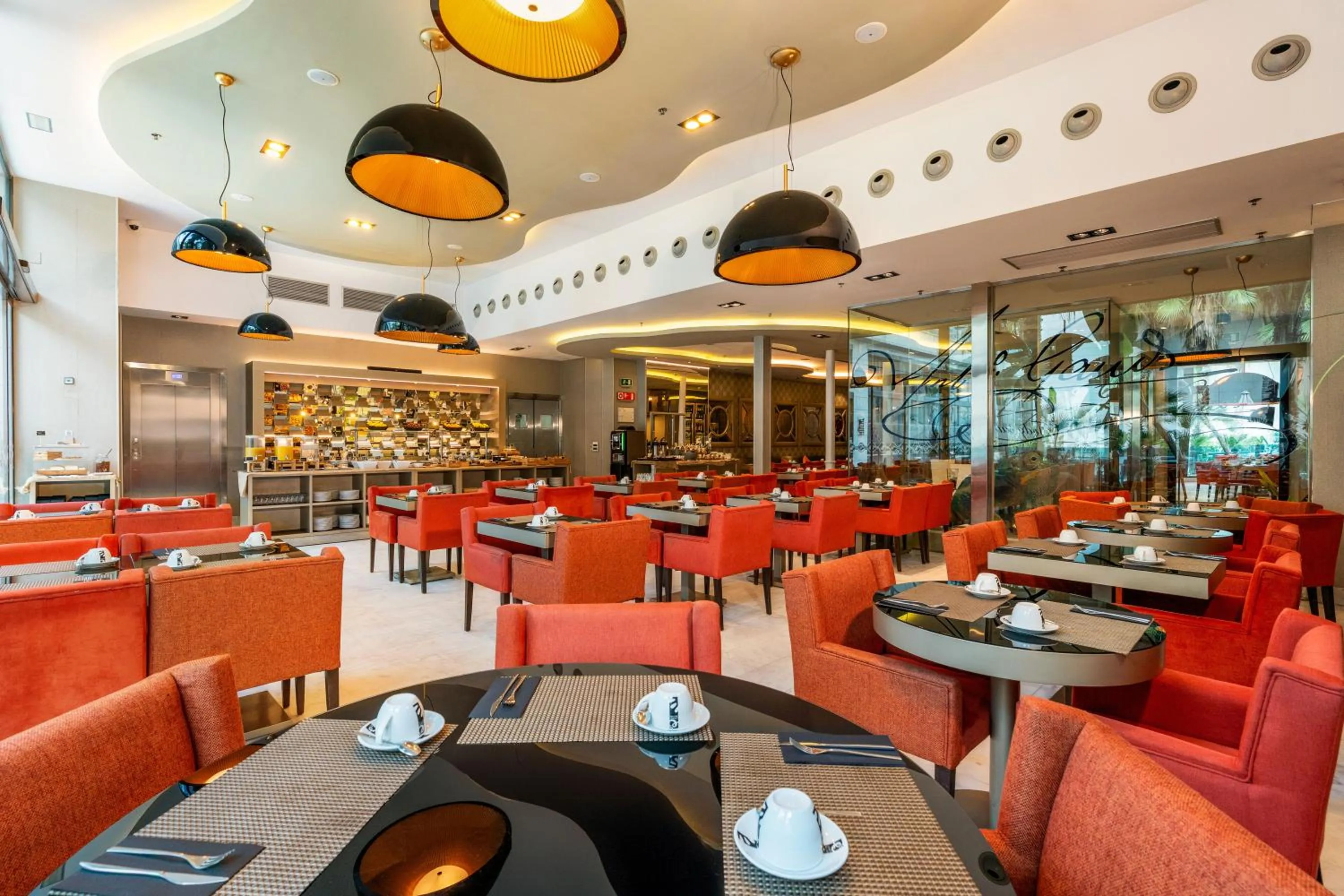 Breakfast in Hotel Indigo Barcelona - Plaza Catalunya 4Sup by IHG