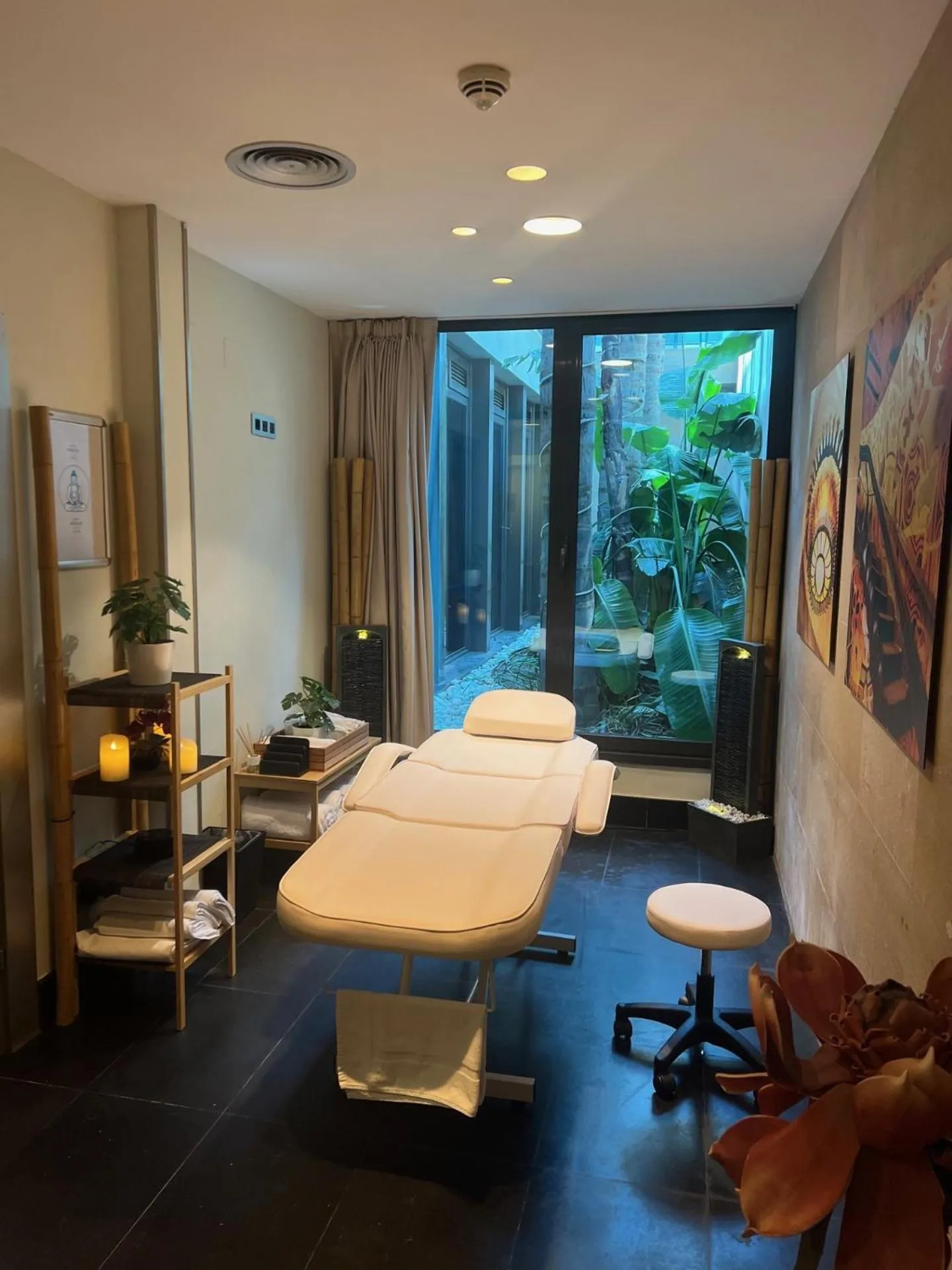 Massage in Hotel Indigo Barcelona - Plaza Catalunya 4Sup by IHG