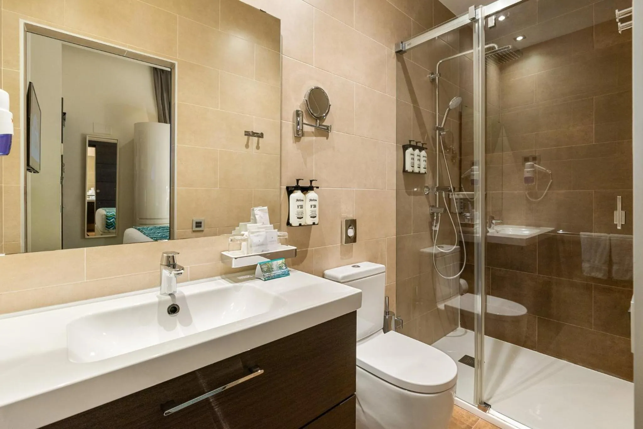 Photo of the whole room in Hotel Indigo Barcelona - Plaza Catalunya 4Sup by IHG