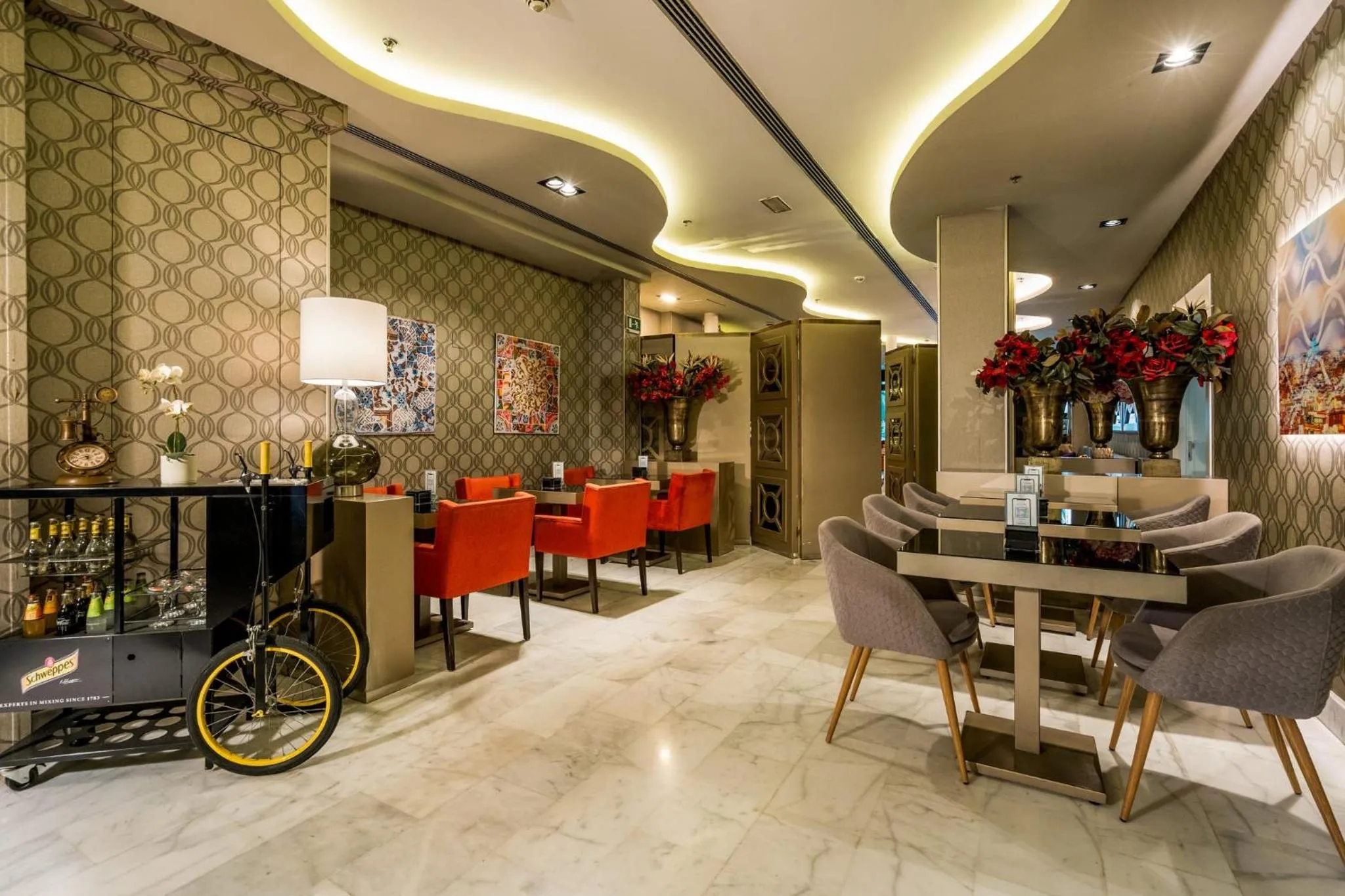 Lounge or bar in Hotel Indigo Barcelona - Plaza Catalunya 4Sup by IHG