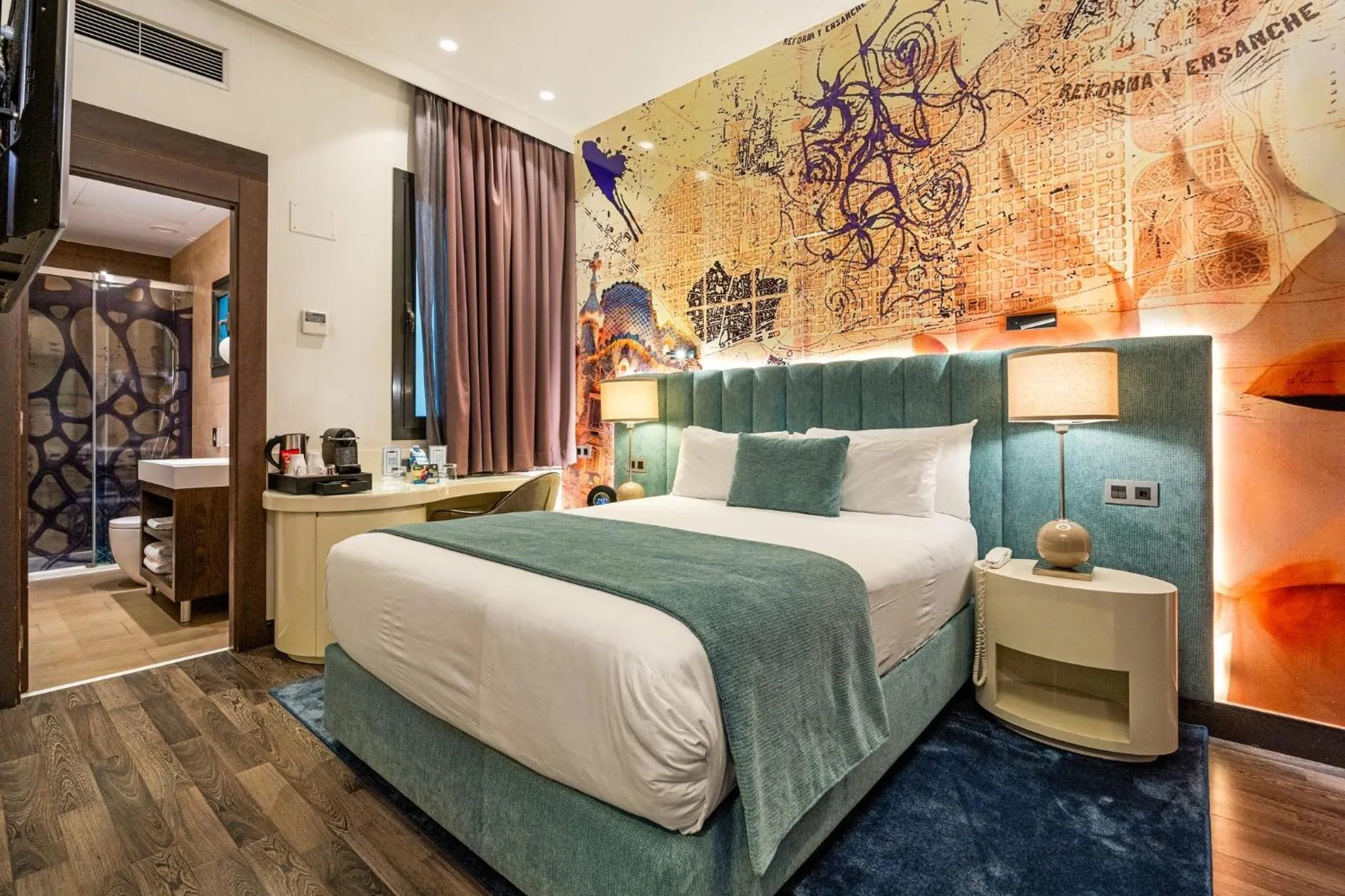 Photo of the whole room, Bed in Hotel Indigo Barcelona - Plaza Catalunya 4Sup by IHG