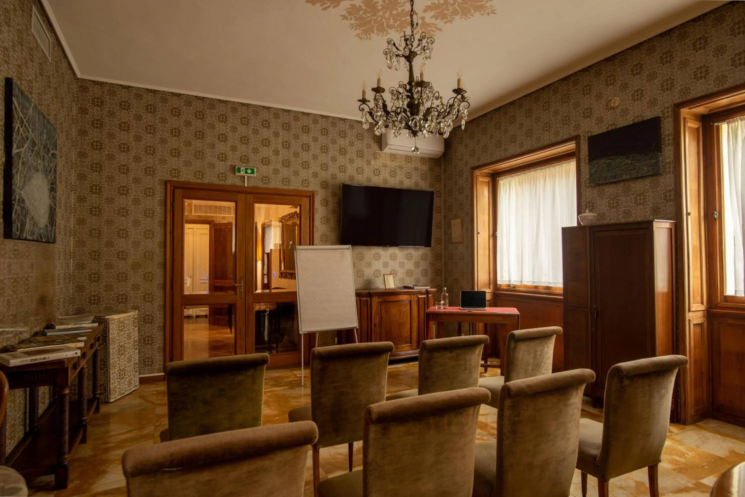 Communal lounge/ TV room in Locanda dei Buoni e Cattivi