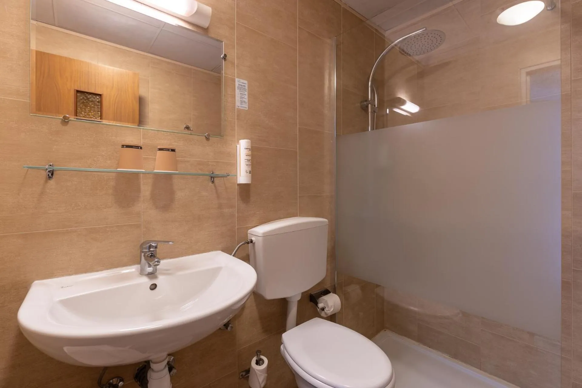 Shower in Hotel Bristol Metz Centre Gare