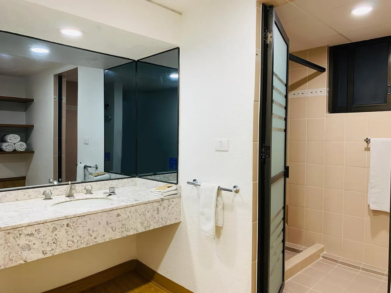 Bathroom in Hotel San Lucas