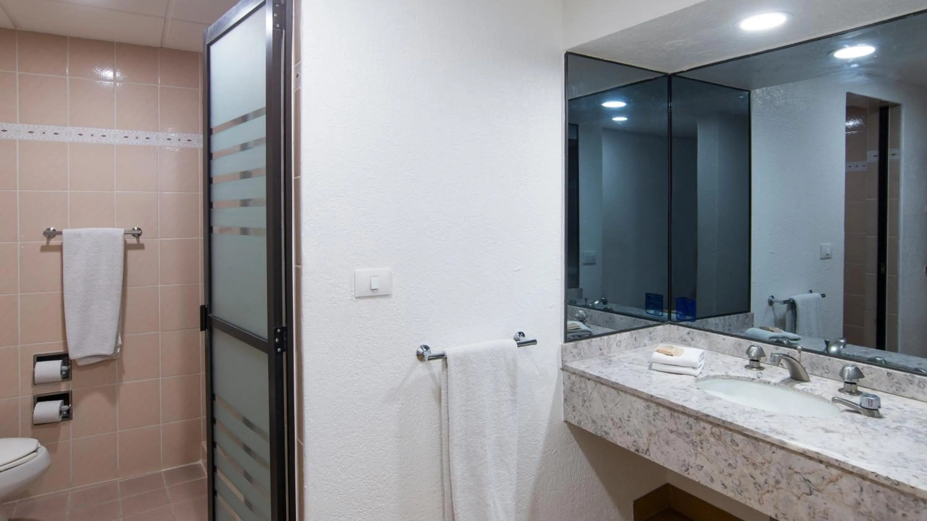 Bathroom in Hotel San Lucas