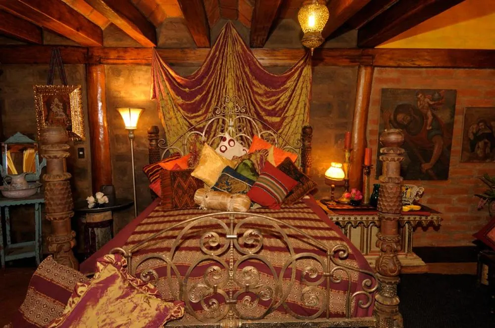 Photo of the whole room, Bed in Hacienda Rumiloma