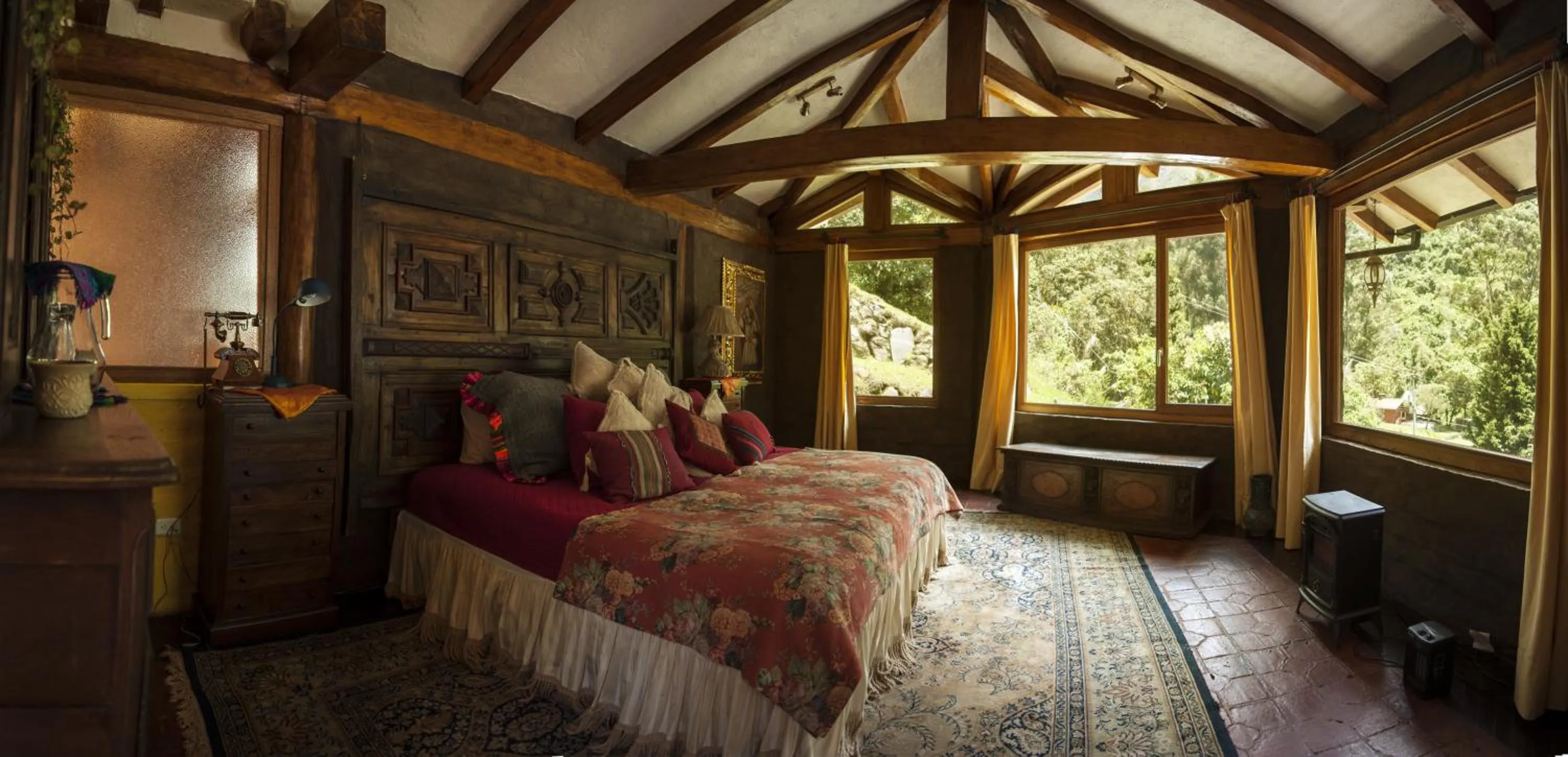 Day, Bed in Hacienda Rumiloma
