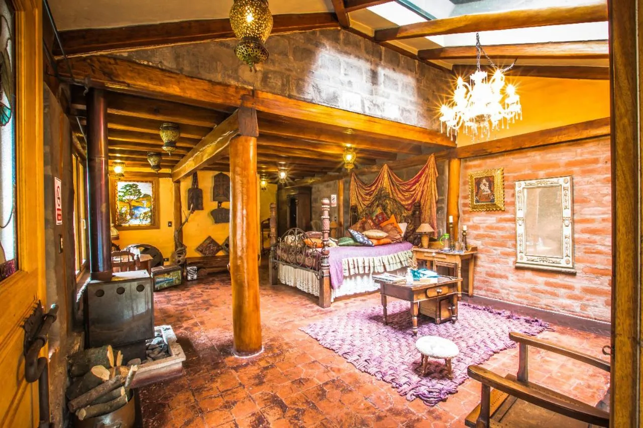 Photo of the whole room in Hacienda Rumiloma