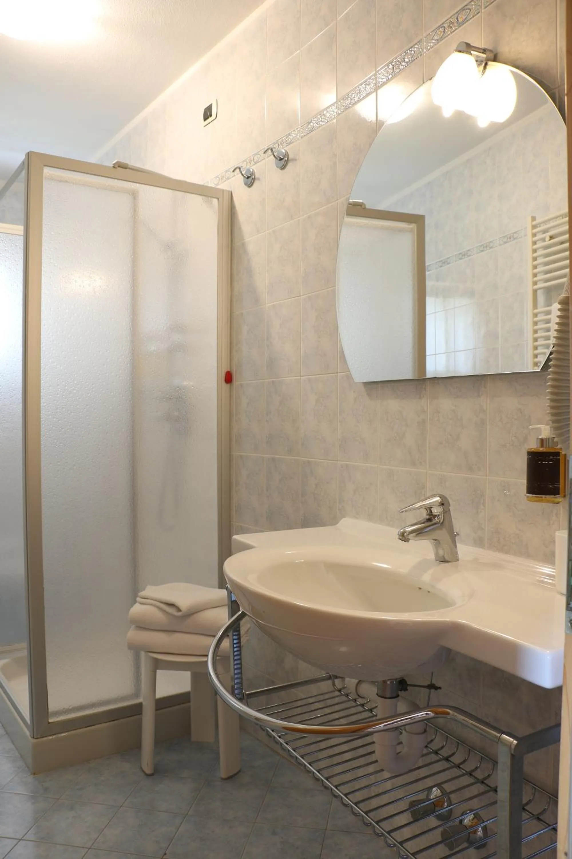 Shower, Bathroom in Hotel "La Suisse"