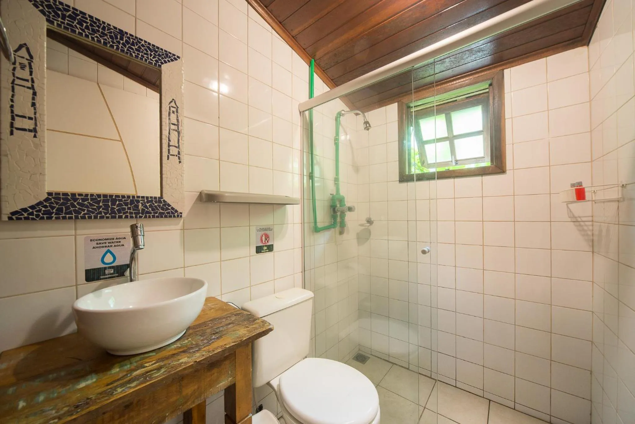 Shower in Pousada Treze Luas