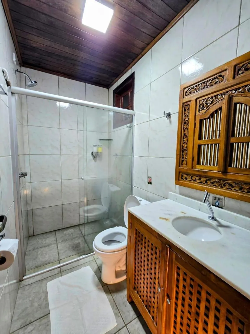 Shower in Pousada Treze Luas