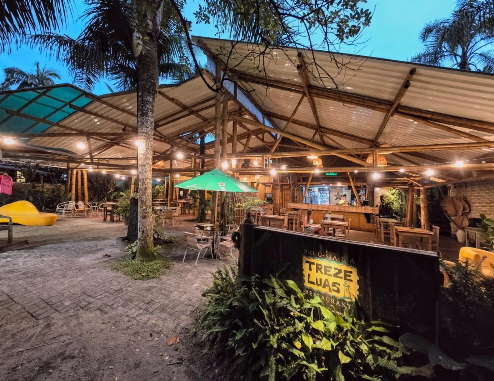 Restaurant/places to eat in Pousada Treze Luas