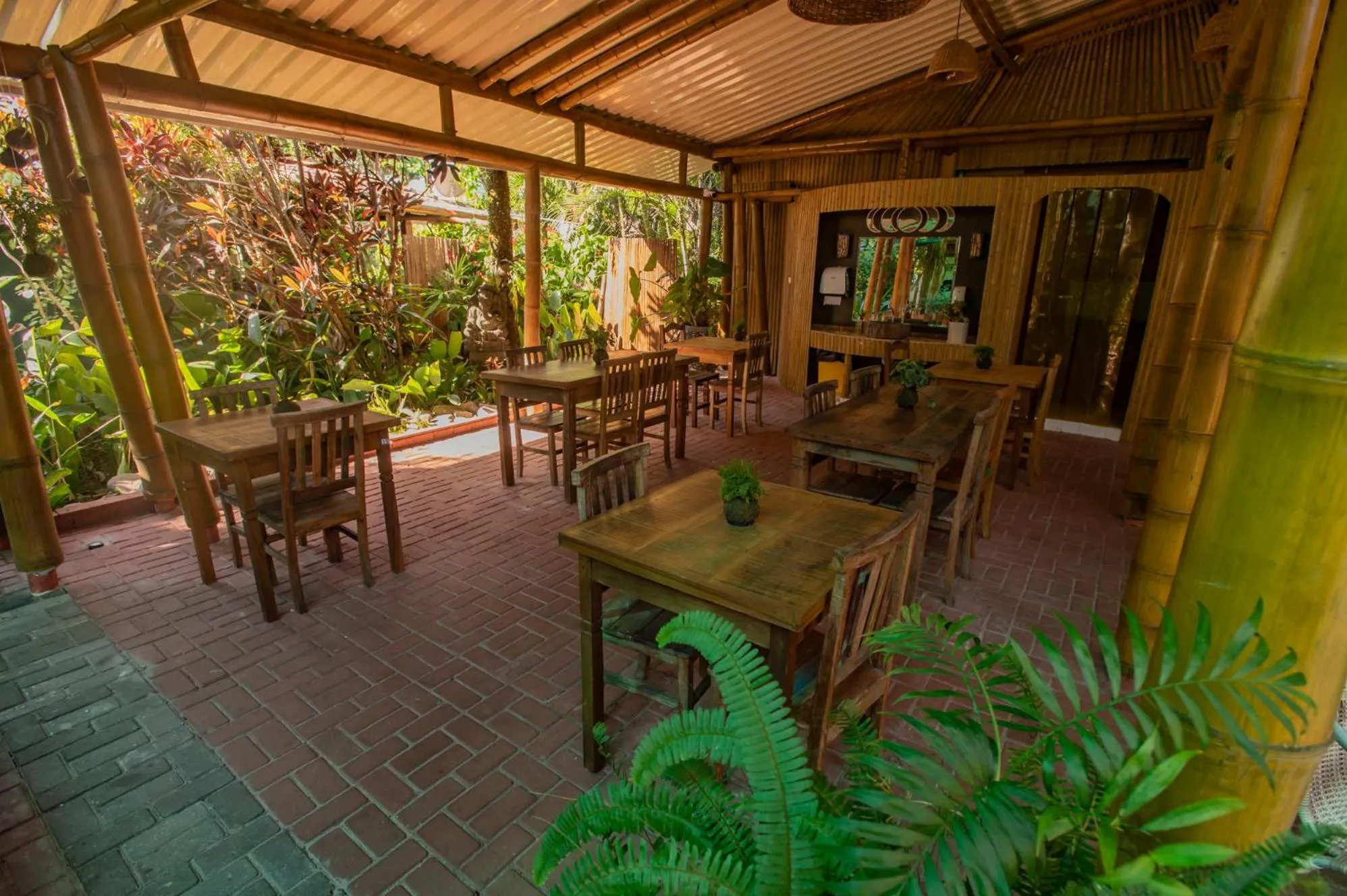 Restaurant/places to eat in Pousada Treze Luas