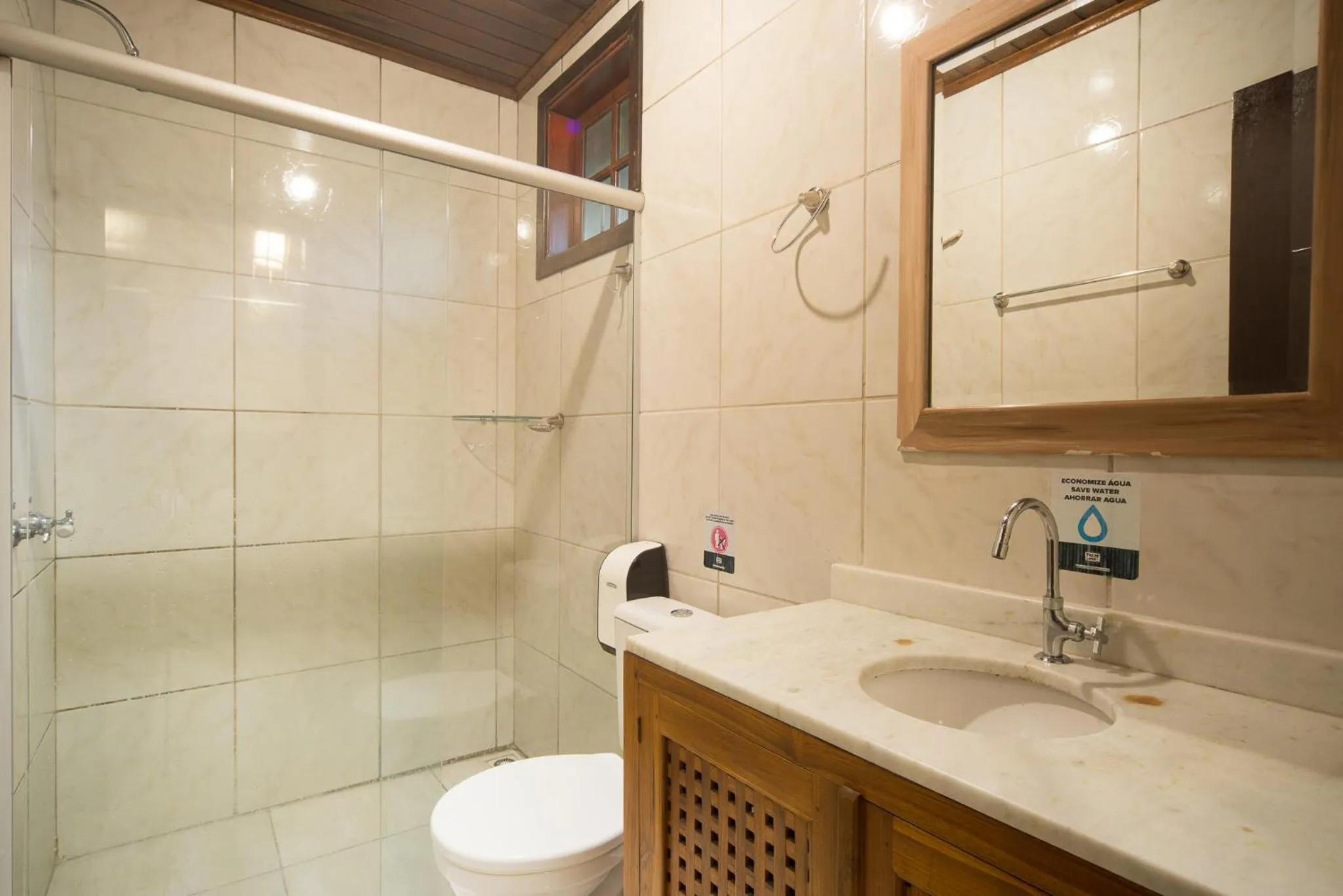 Toilet in Pousada Treze Luas