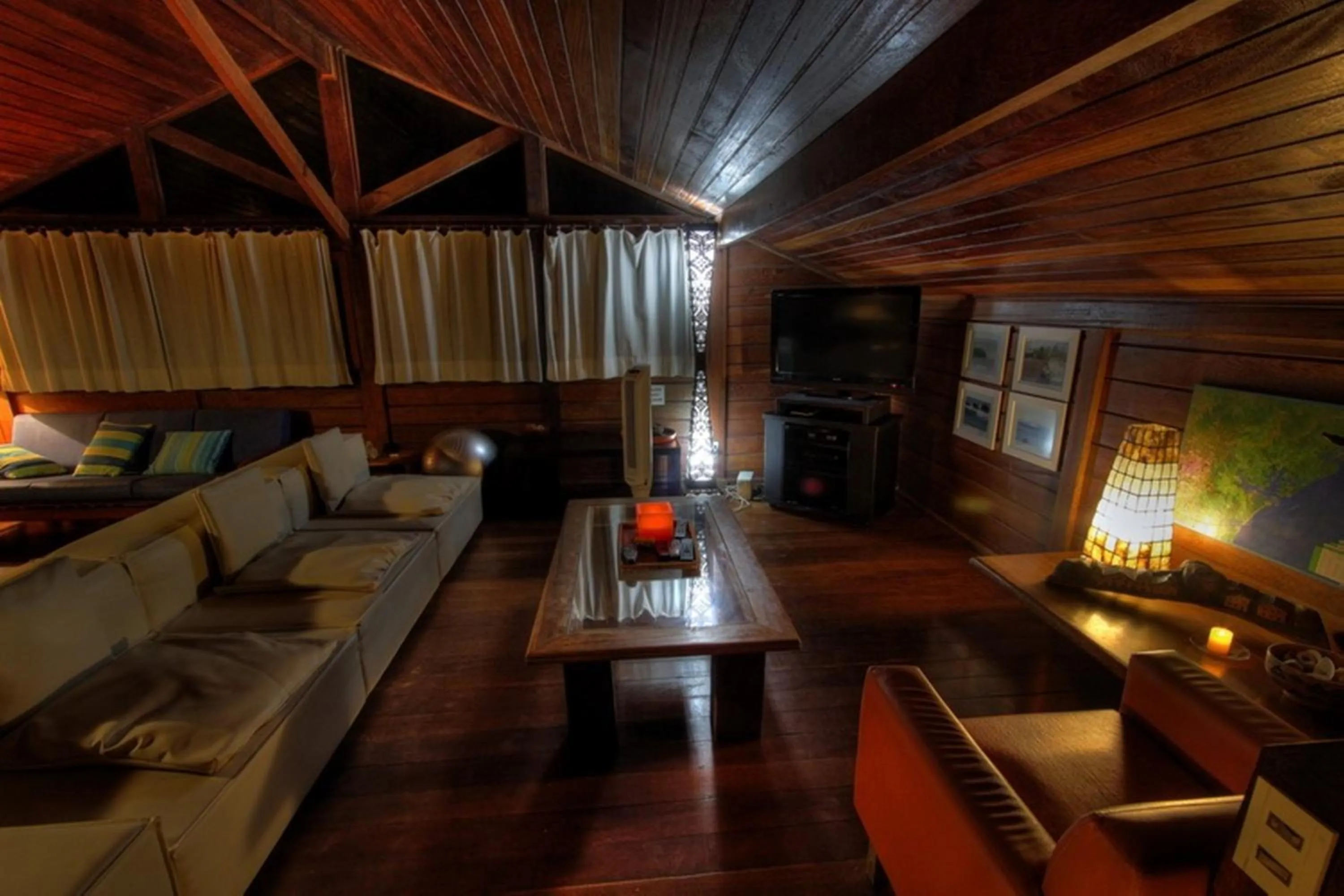 Communal lounge/ TV room in Pousada Treze Luas