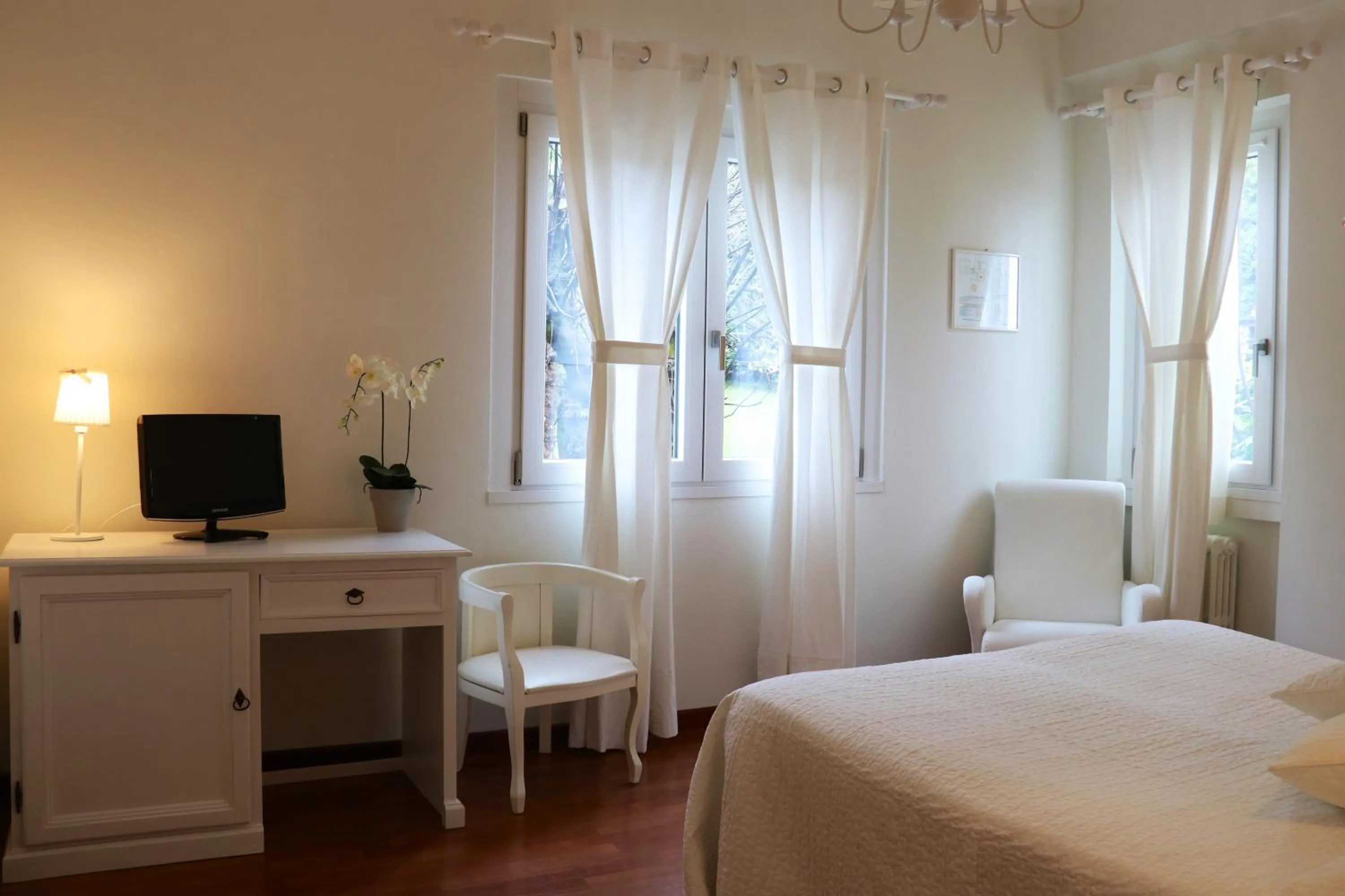 Spring, Bed in Hotel Du Parc