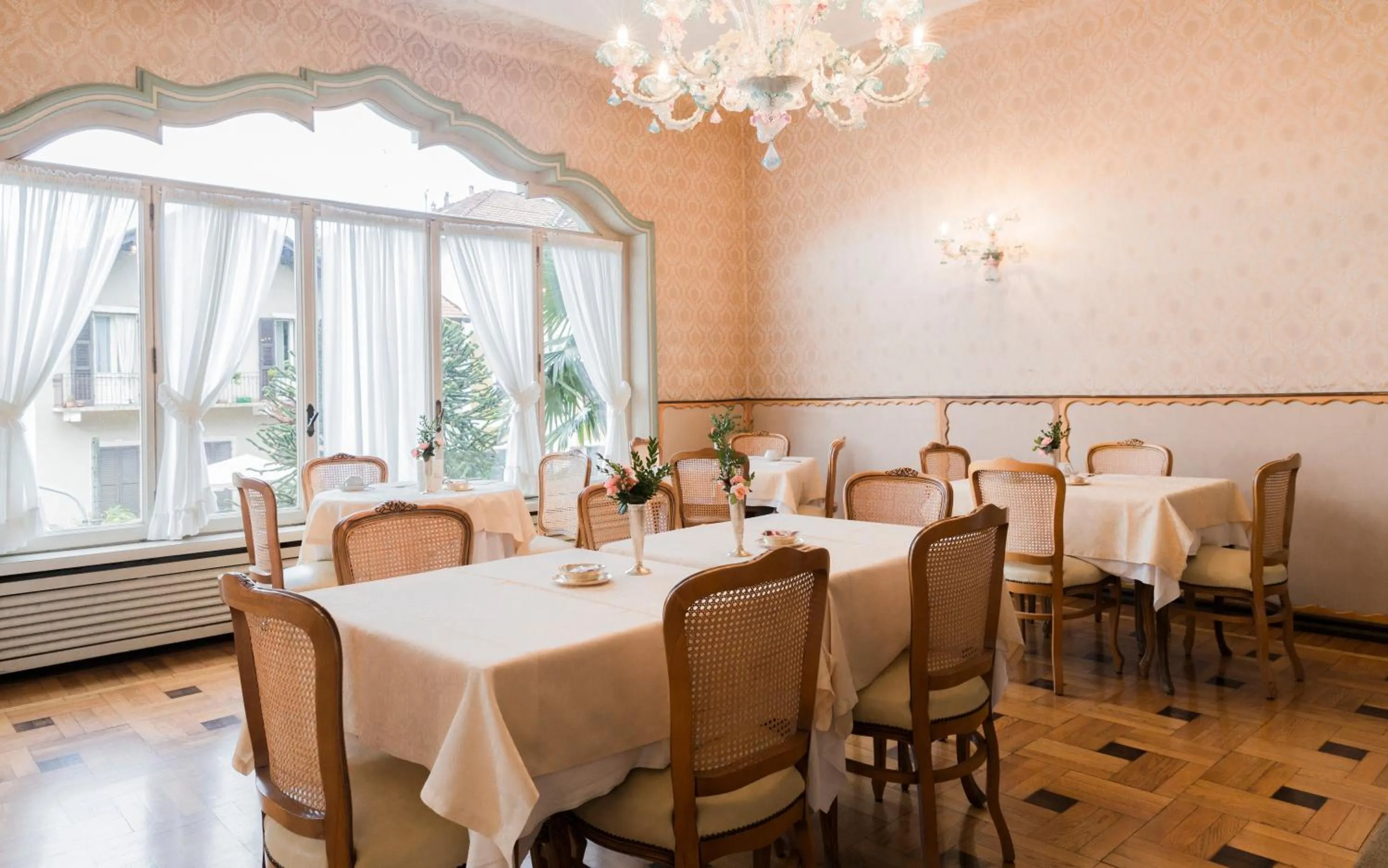 Communal lounge/ TV room in Hotel Du Parc