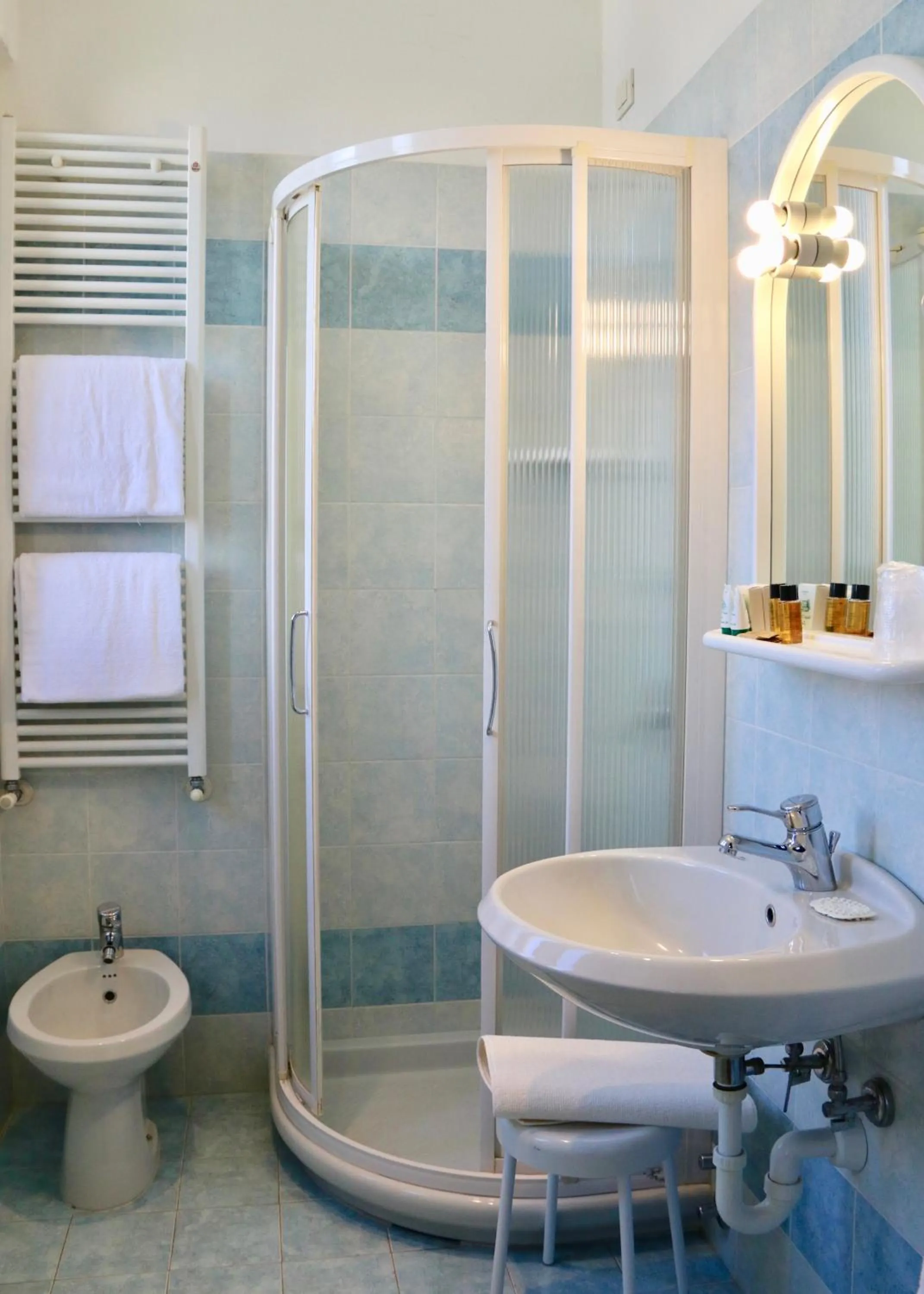 Shower in Hotel Du Parc