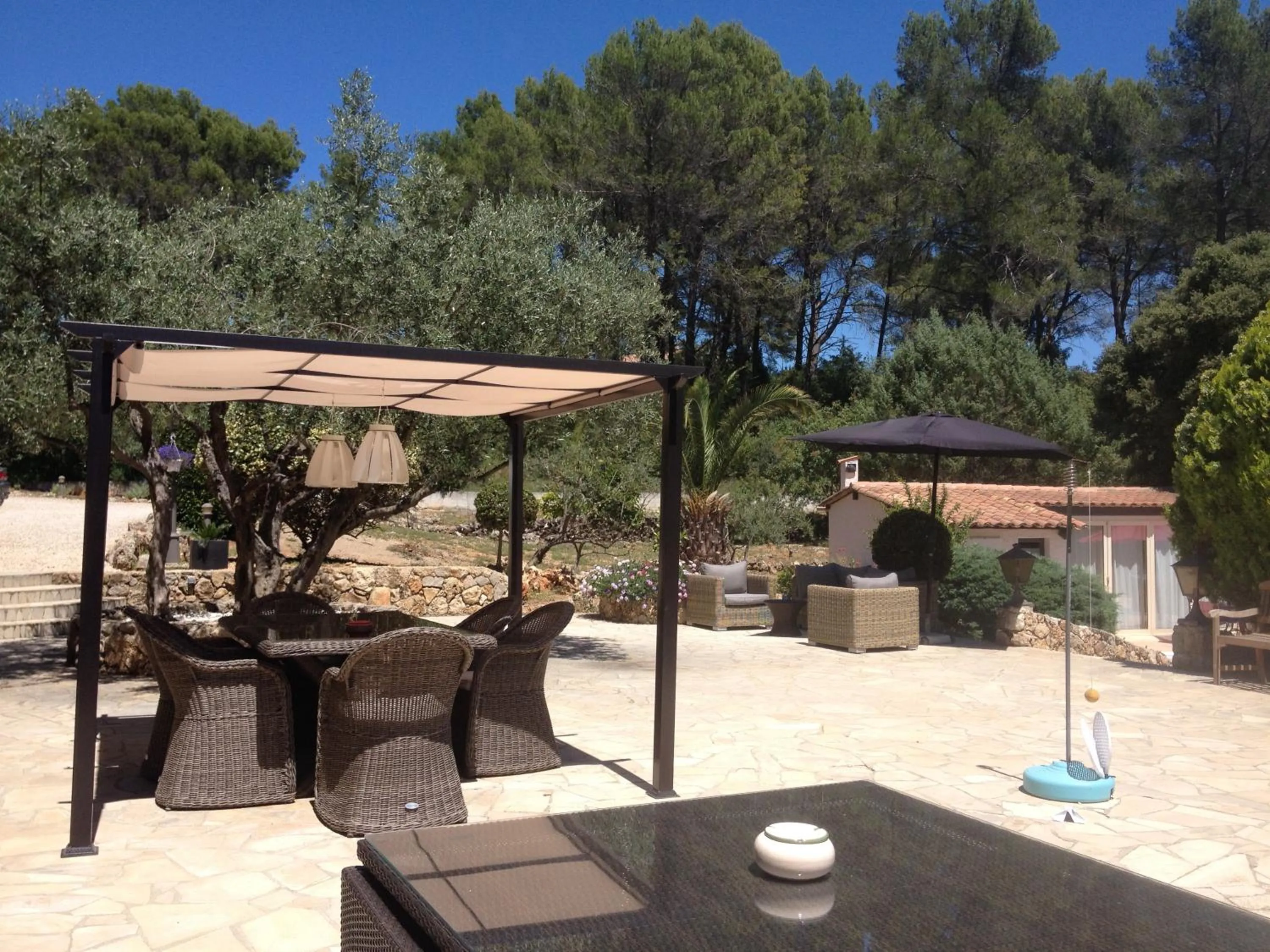 Dining area in B&B Les Grillons