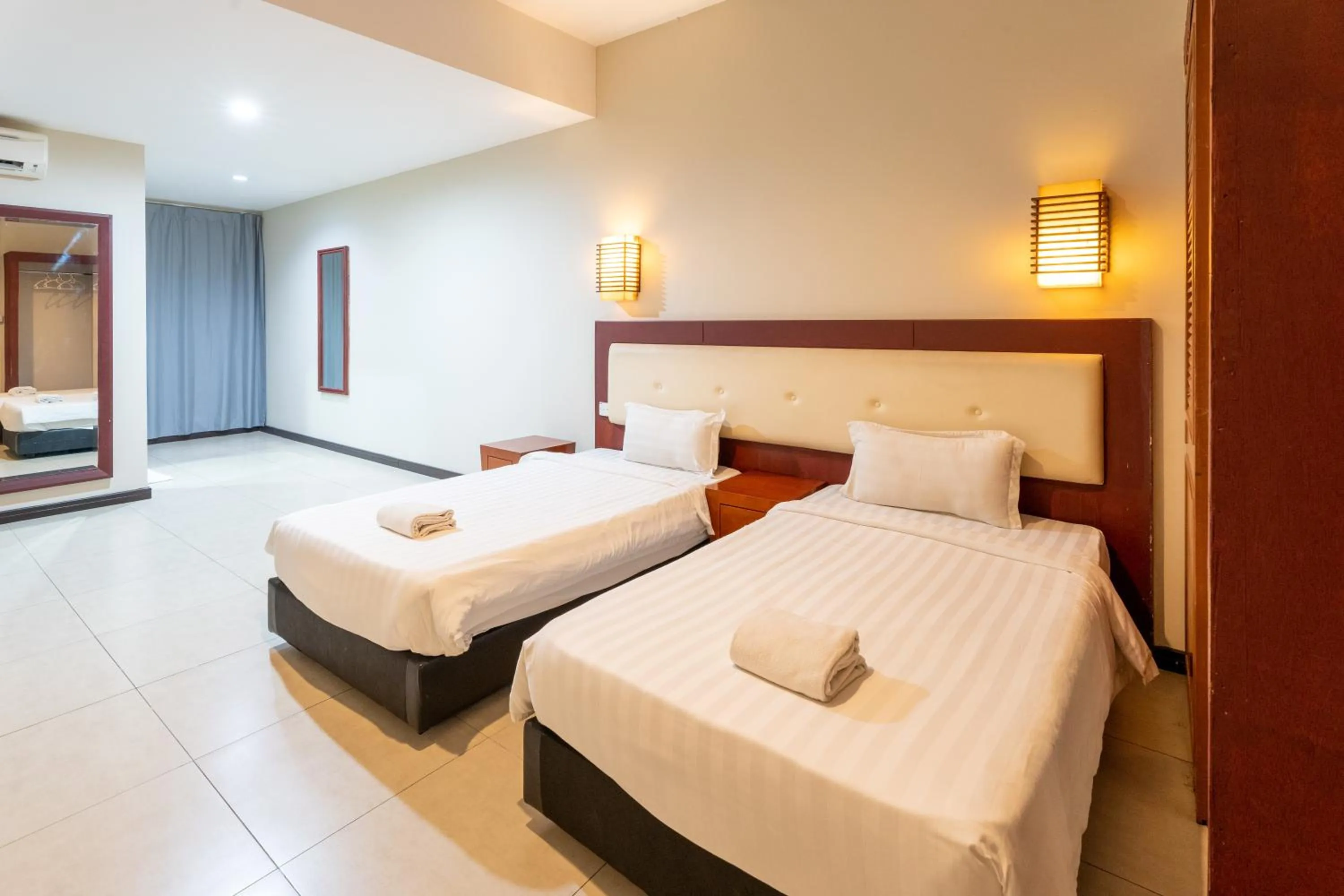 Photo of the whole room, Bed in Pertama Lodge