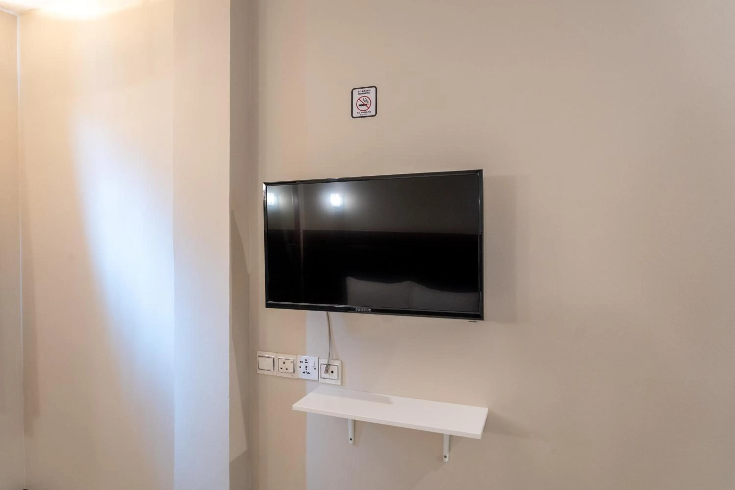 TV and multimedia in Pertama Lodge