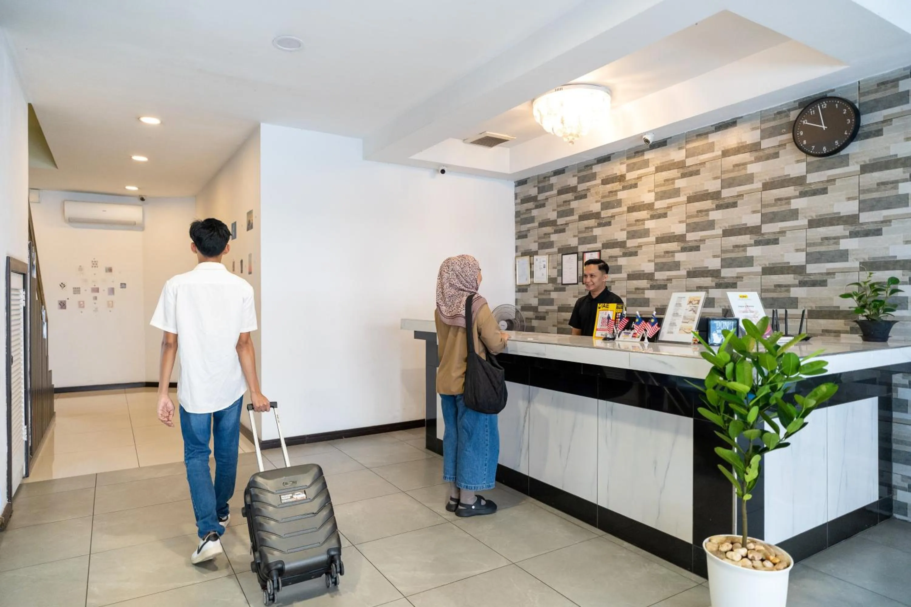 group of guests in Pertama Lodge