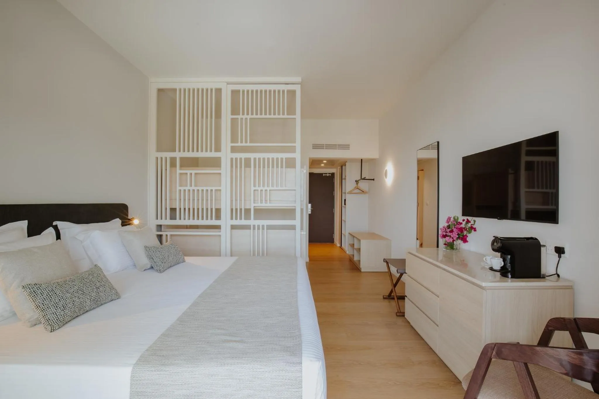 Photo of the whole room, Bed in Golden Coast Beach Hotel