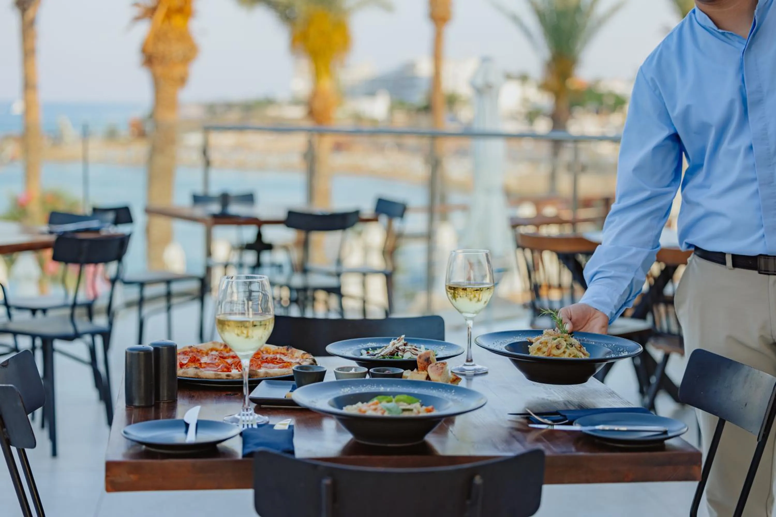 Restaurant/places to eat in Golden Coast Beach Hotel