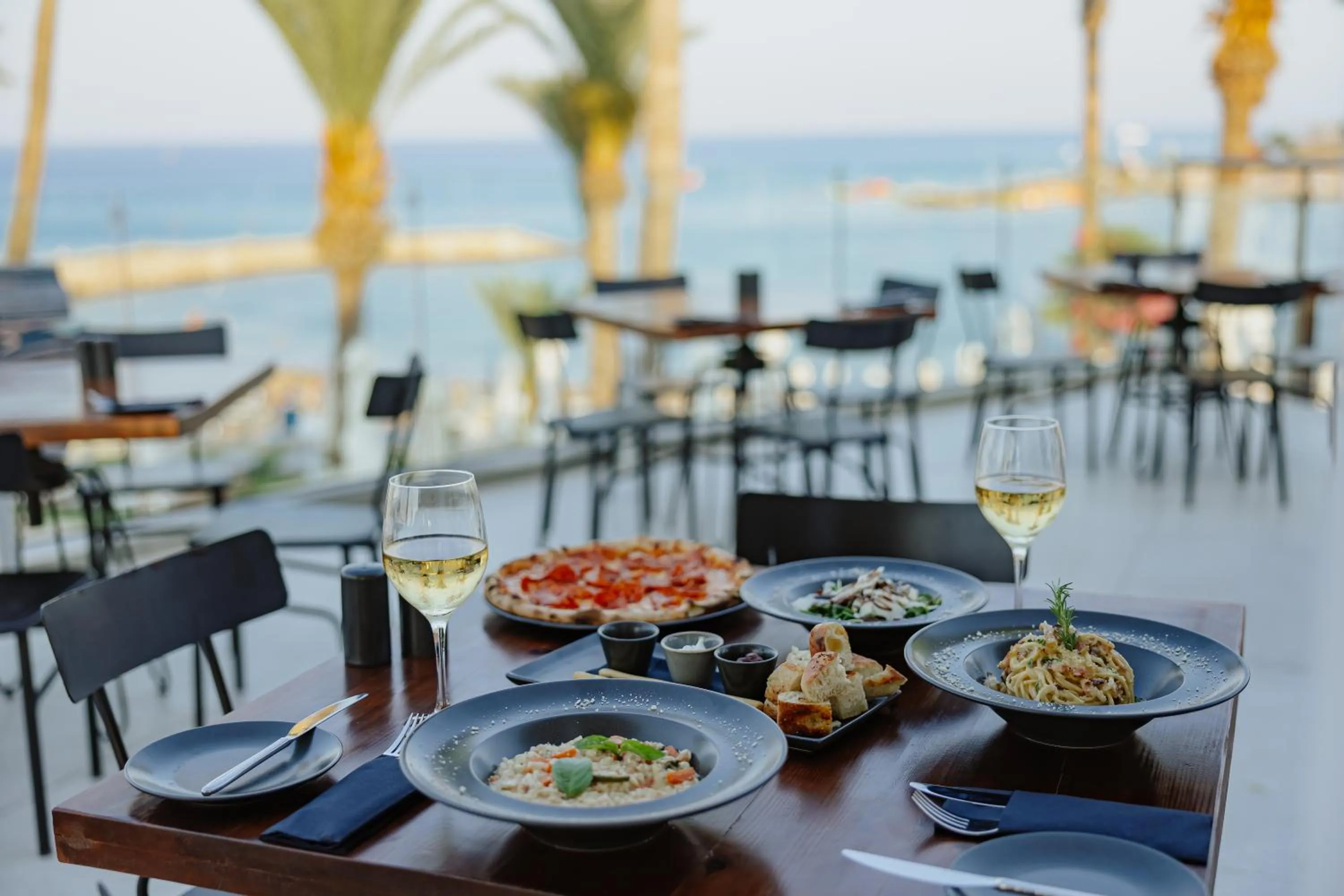 Restaurant/places to eat in Golden Coast Beach Hotel